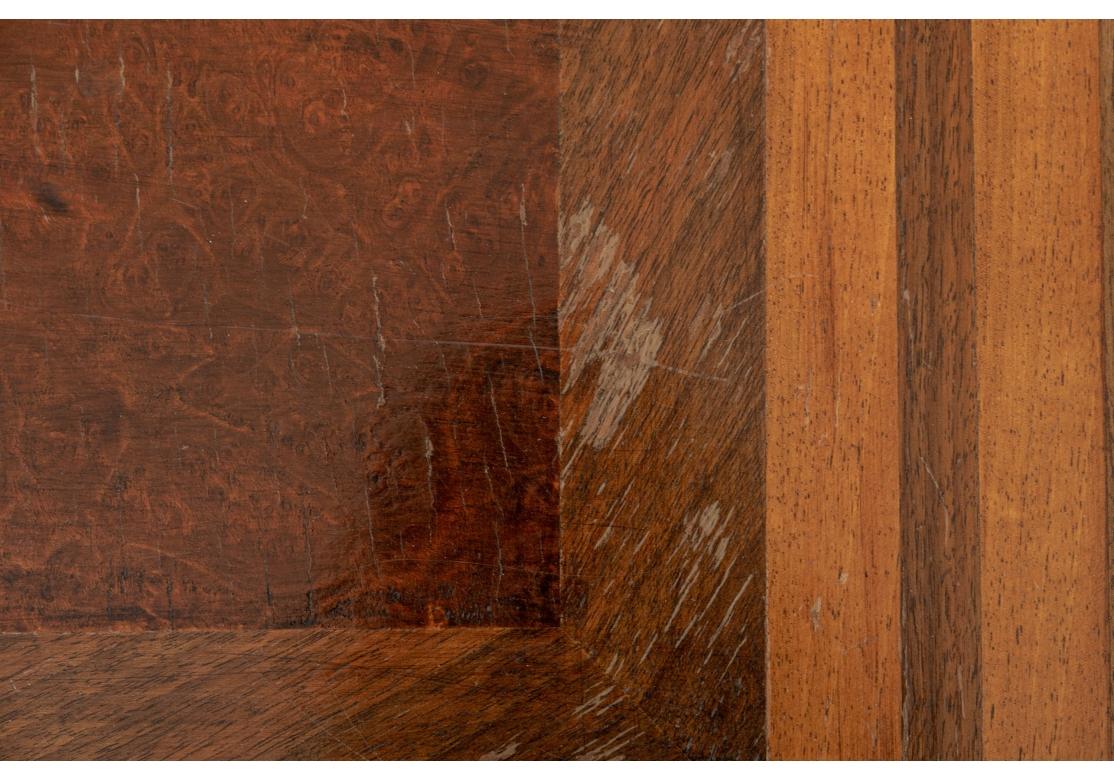 Paar Beistelltische aus Holz mit Intarsien im kontinentalen Stil im Angebot 2