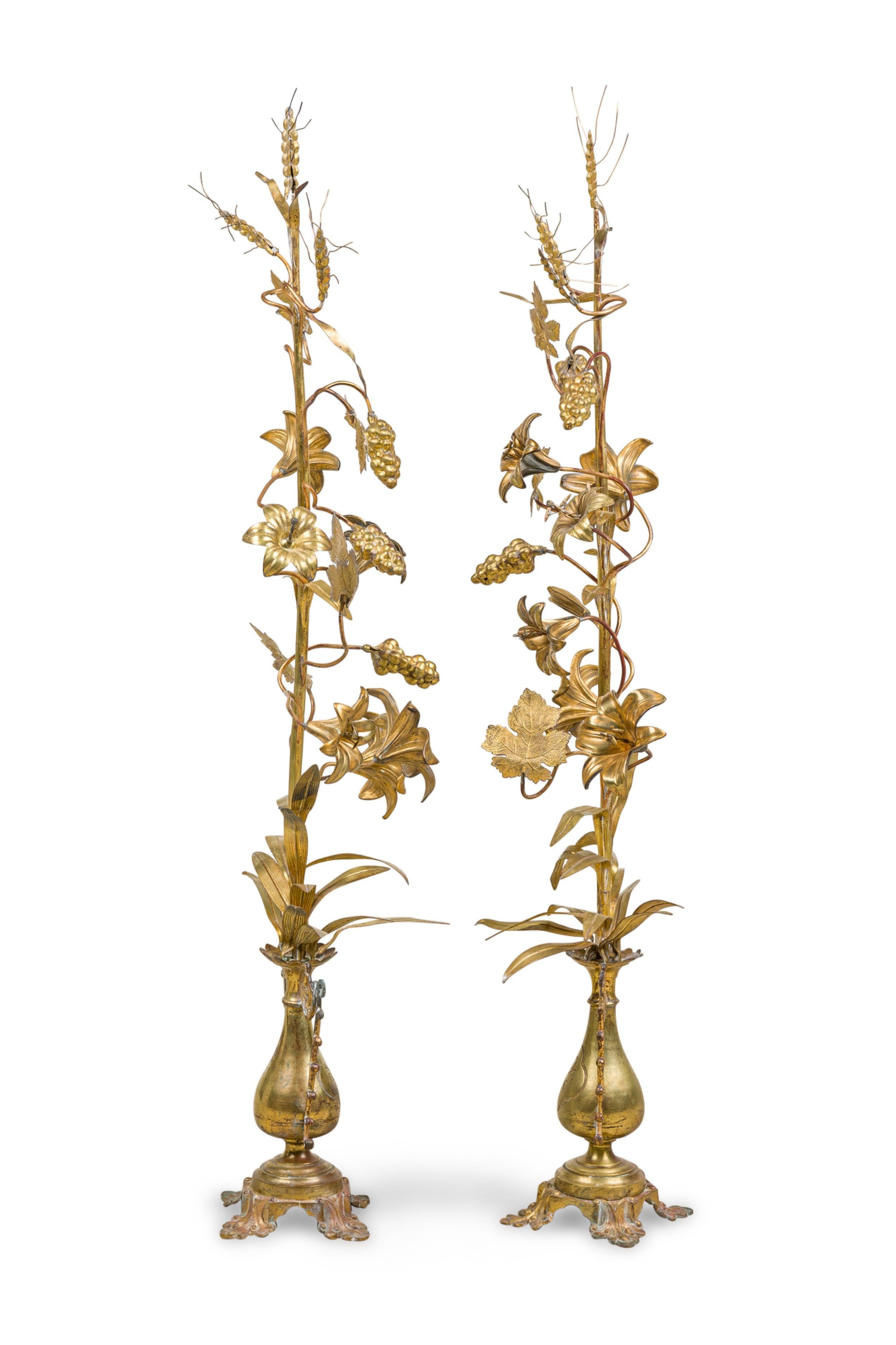 Coppia di candelabri continentali alti a forma di vite in ottone In condizioni buone in vendita a Queens, NY