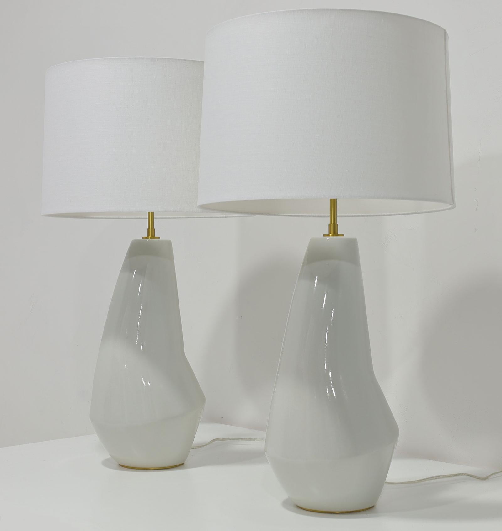 Modern Pair of Contour Artic White Ceramic Table Lamps by Kelly Wearstler For Sale