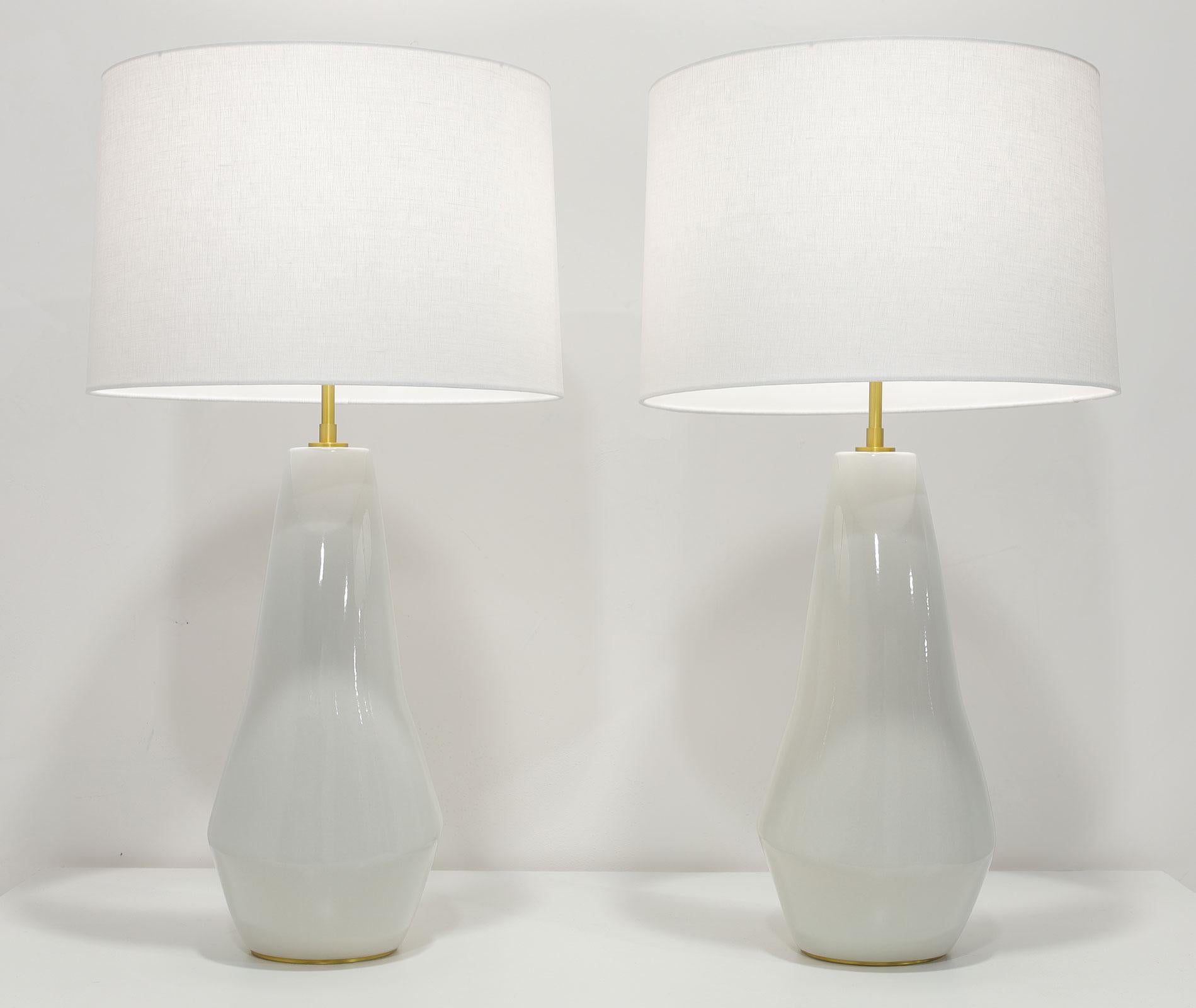 Contemporary Pair of Contour Artic White Ceramic Table Lamps by Kelly Wearstler For Sale