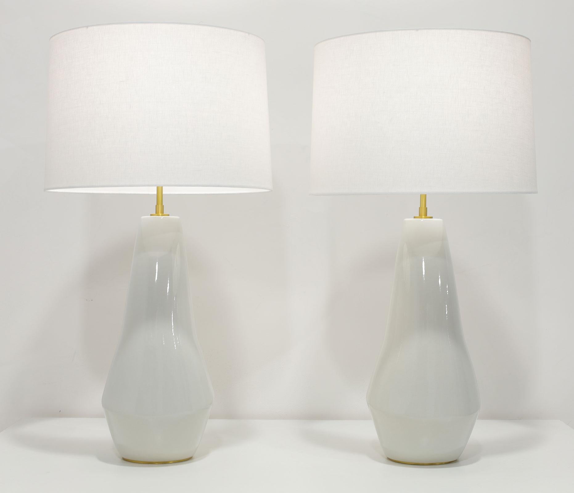 Pair of Contour Artic White Ceramic Table Lamps by Kelly Wearstler For Sale 1
