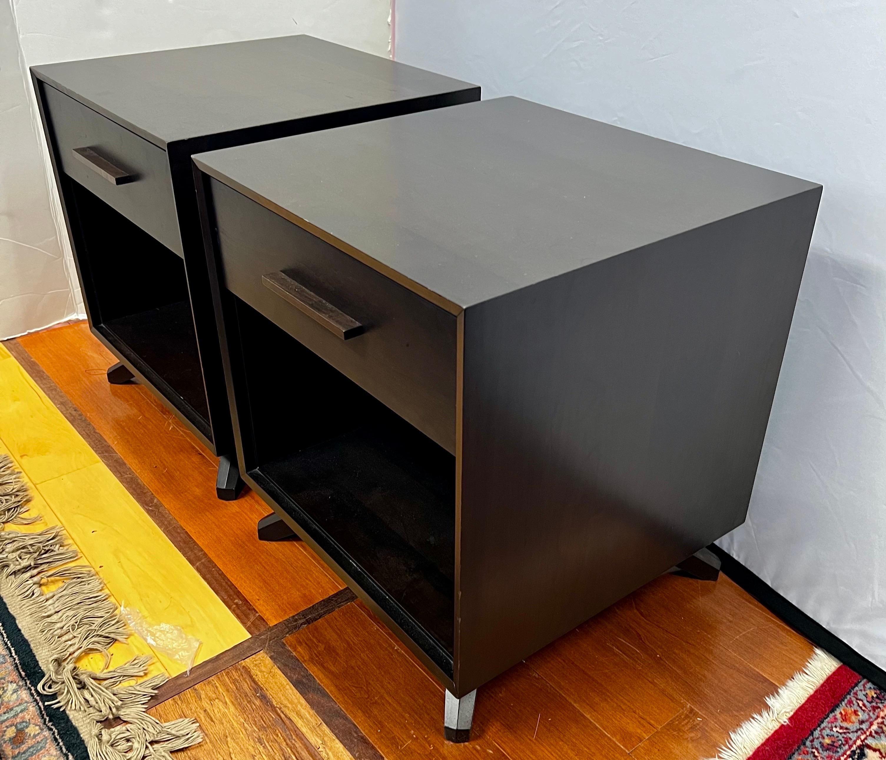 Pair of Copeland Furniture Catalina Nghtstands Side Table Made in Vermont In Good Condition In West Hartford, CT