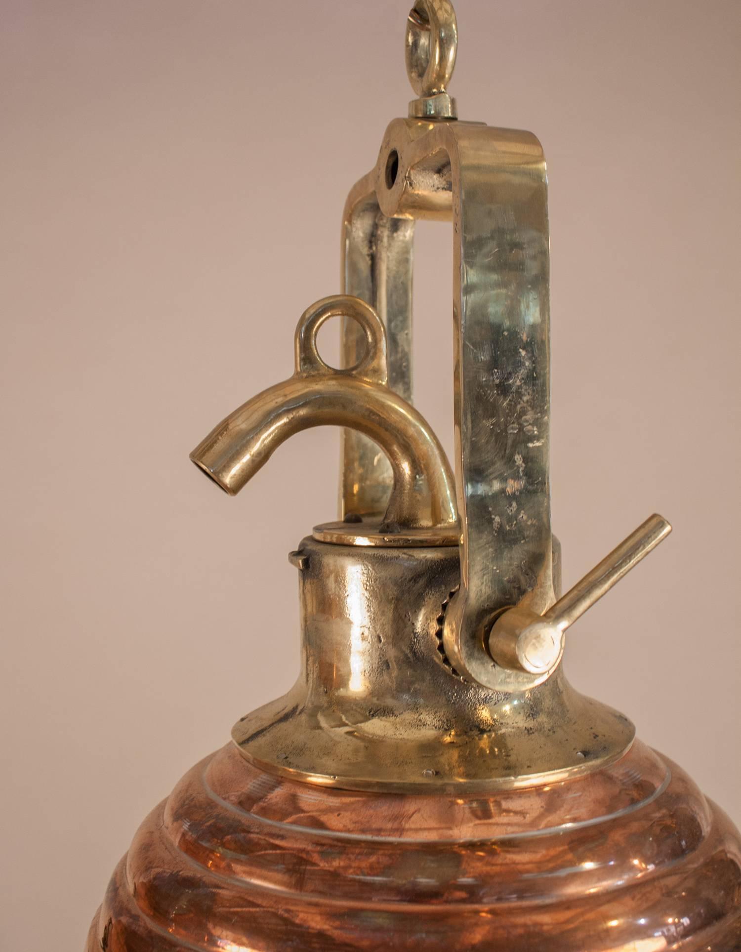 Paire de pendentifs nautiques en cuivre et laiton 1