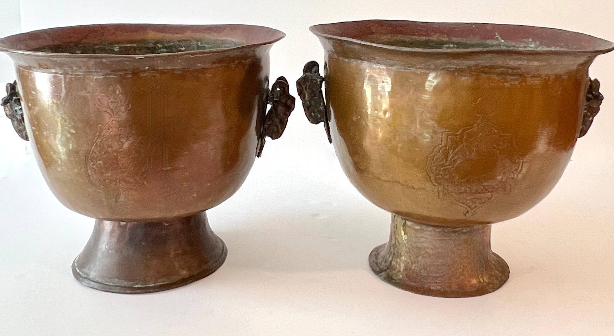 Coppia di giardiniere in rame e metallo misto della fine del XIX secolo con manici ariete in vendita 1