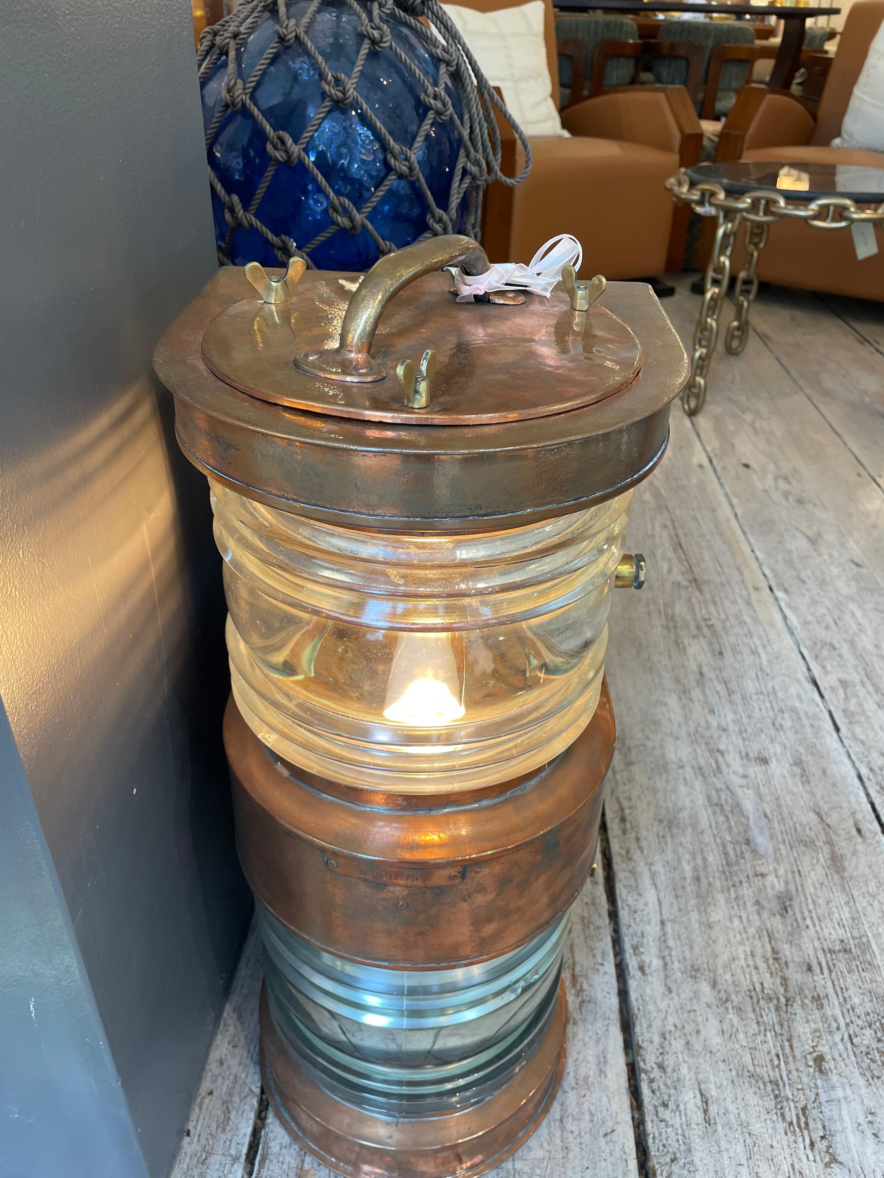 Pareja de Luces de Faro de Cobre con Lente de Fresnel en venta 1