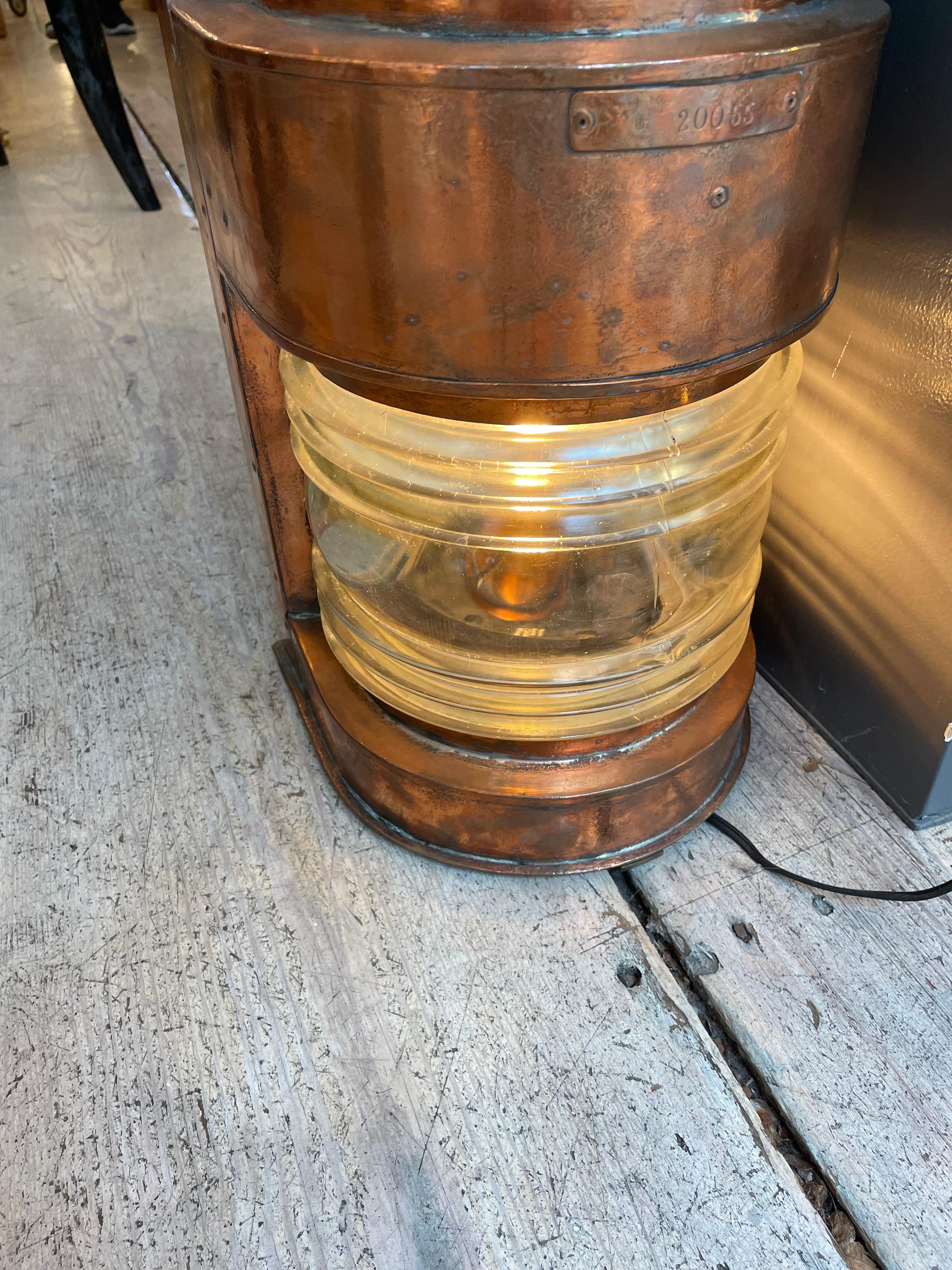 Pareja de Luces de Faro de Cobre con Lente de Fresnel en venta 2