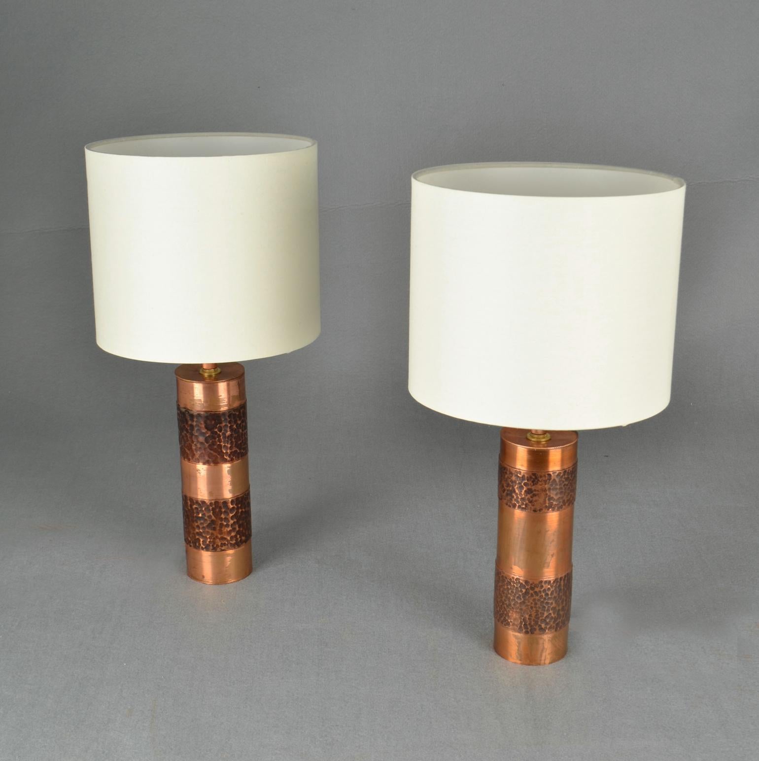 Pair of Brutalist copper cylinder table Lamps with organic textured relief, 1970's Germany. 
Dimensions of the bases : Height: 30 cm, Diameter: 6 cm


  