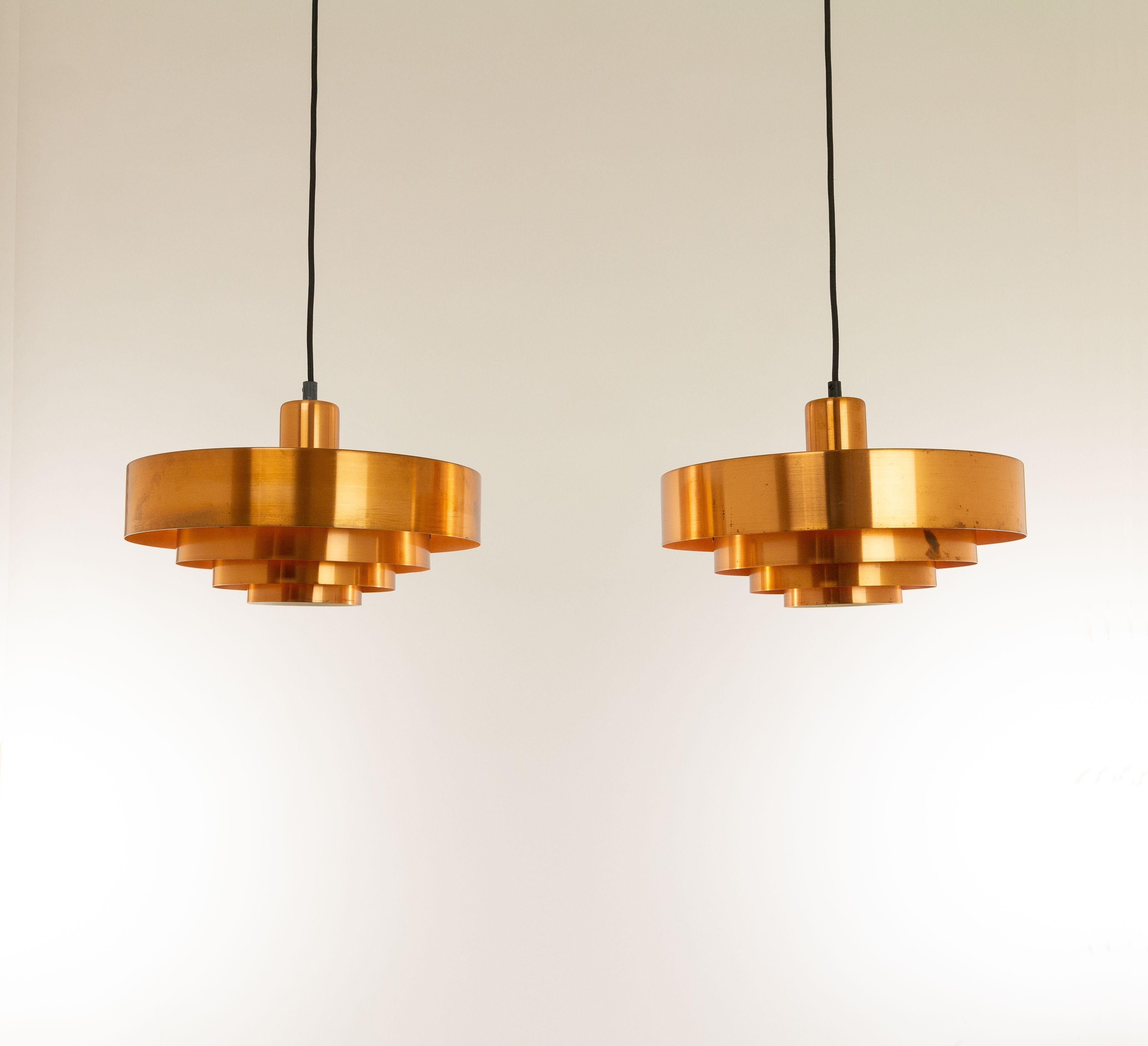 Pair of copper Roulet pendant designed by Jo Hammerborg in 1963 and produced by Fog & Mørup in Denmark.

The lamps consist of four rings encompassing each other. Roulet was only produced in solid copper. Specific for this lamp is that the orange