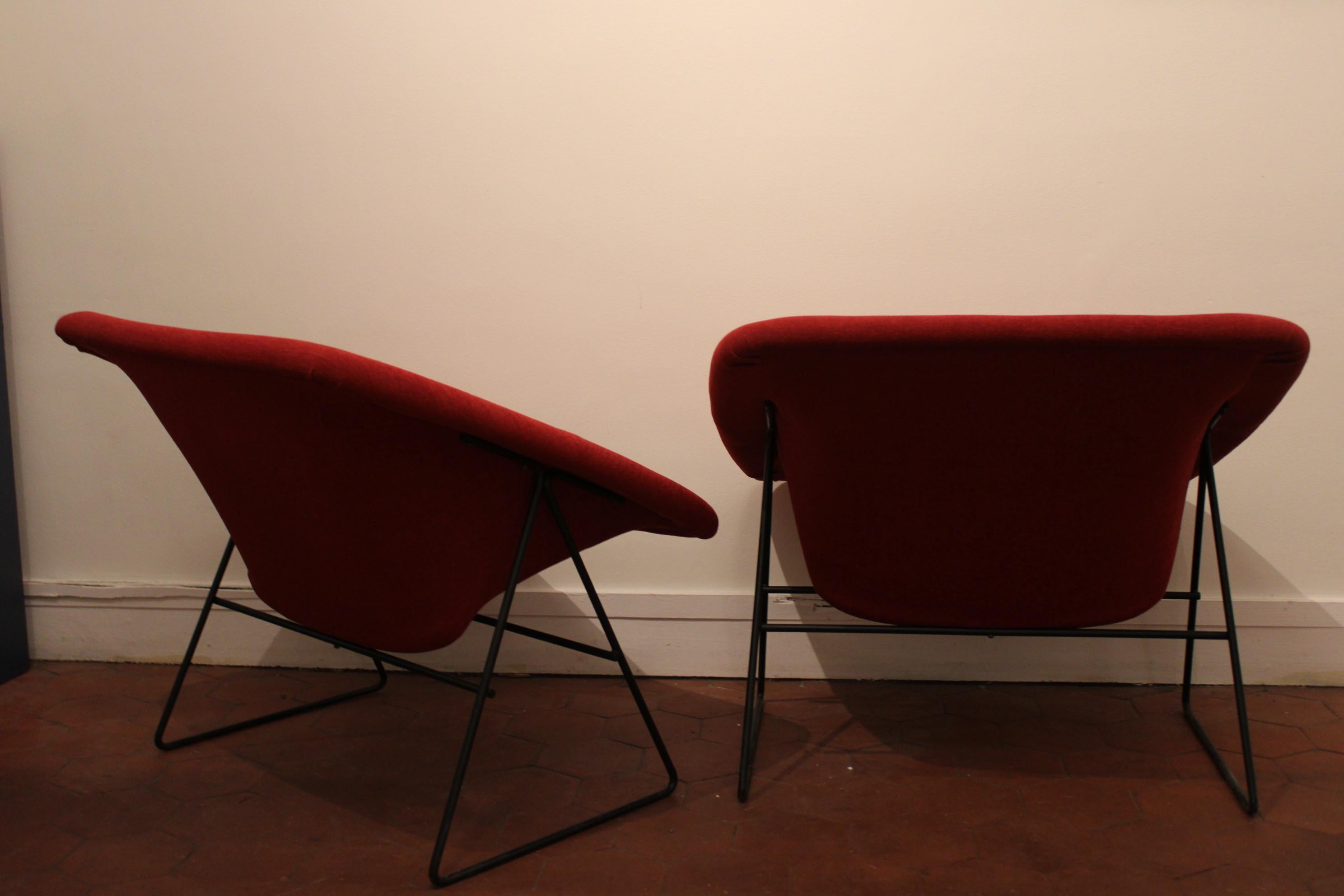 Paire de fauteuils Corb de la collection A.R.P.  Bon état - En vente à Paris, FR