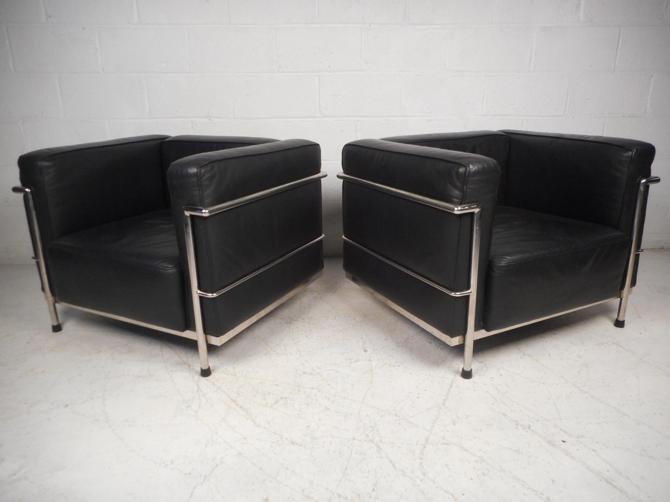 Pair of Corbusier Lounge Chairs In Good Condition In Brooklyn, NY