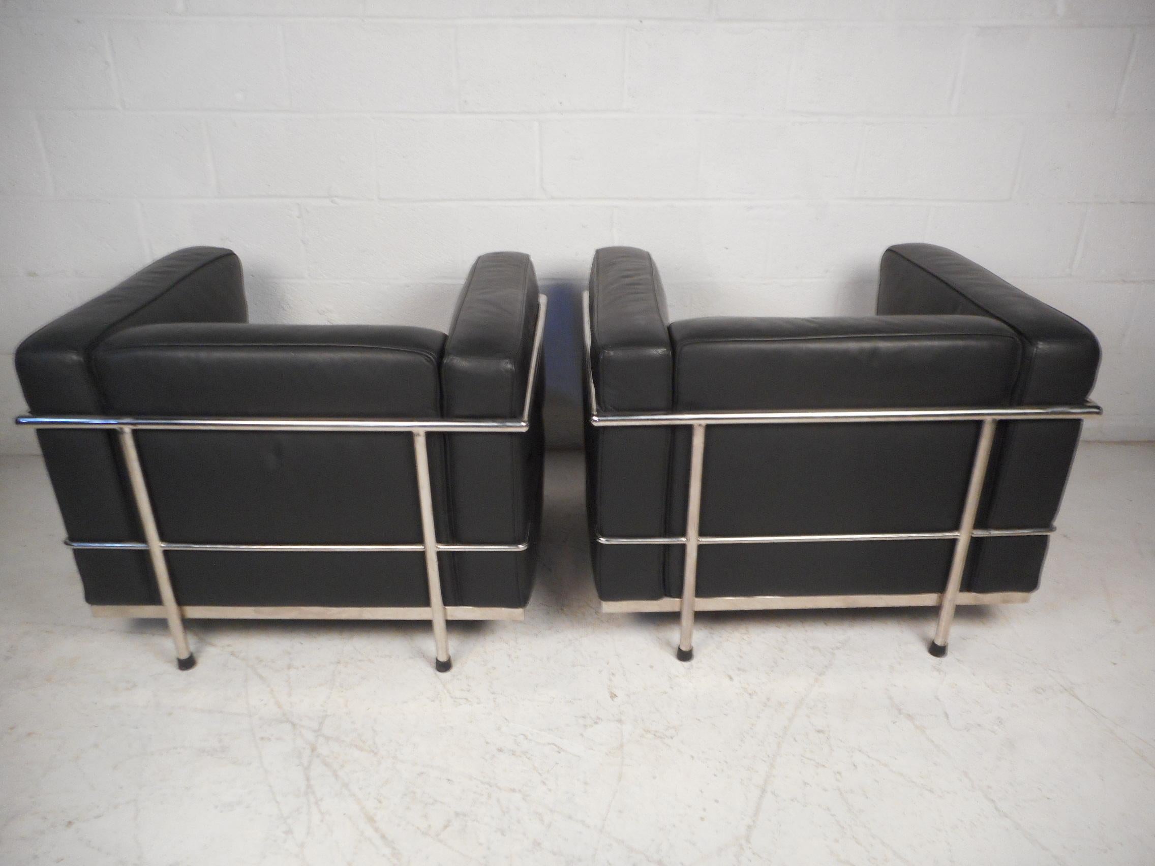Pair of Corbusier Lounge Chairs 1