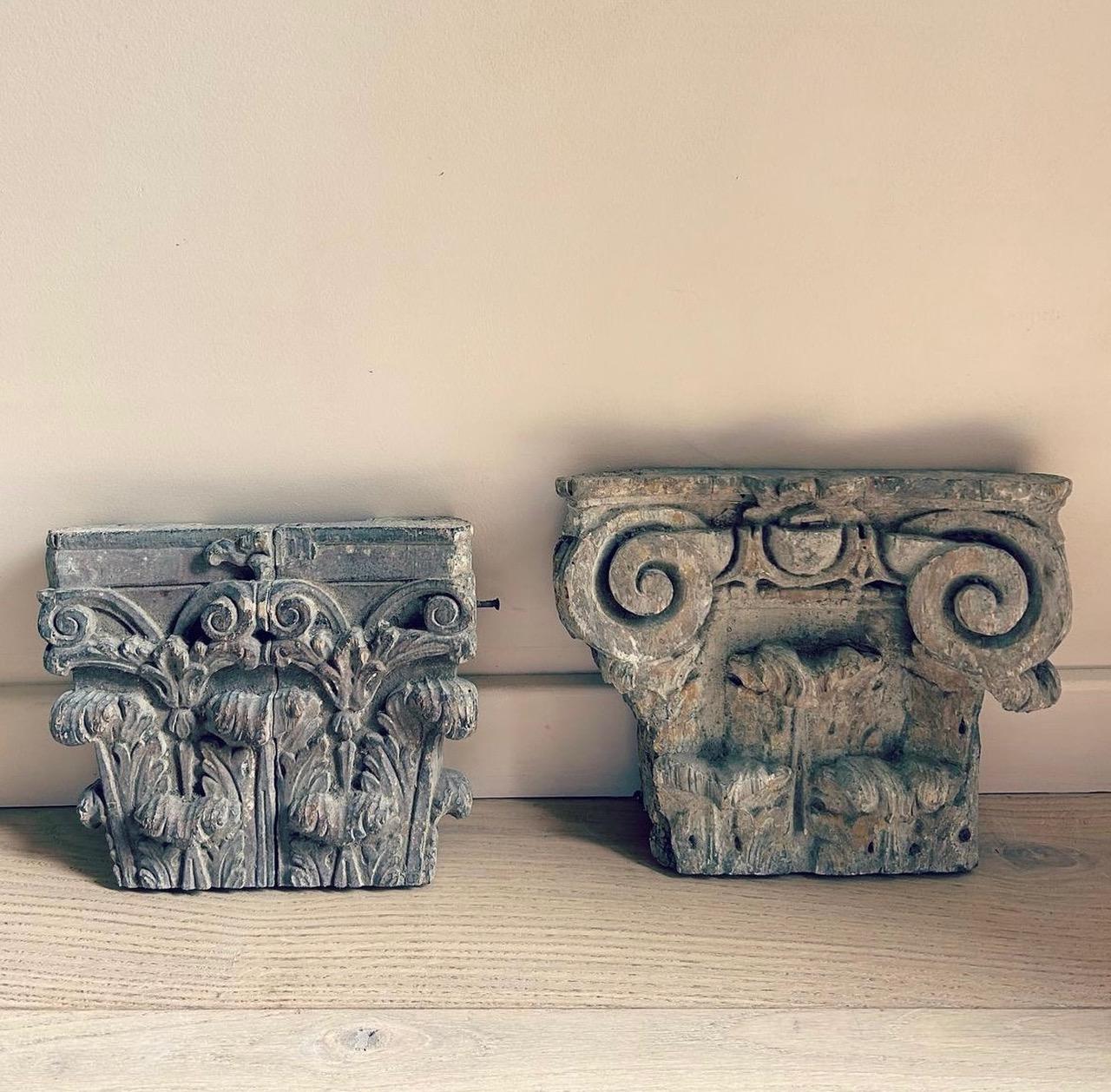 Magnificent Corinthian capitals of wooden pilasters from the 17th century, France. To place on a piece of furniture or to hang on the wall.
State aged and patinated by time, which makes them even more beautiful, We feel their history.