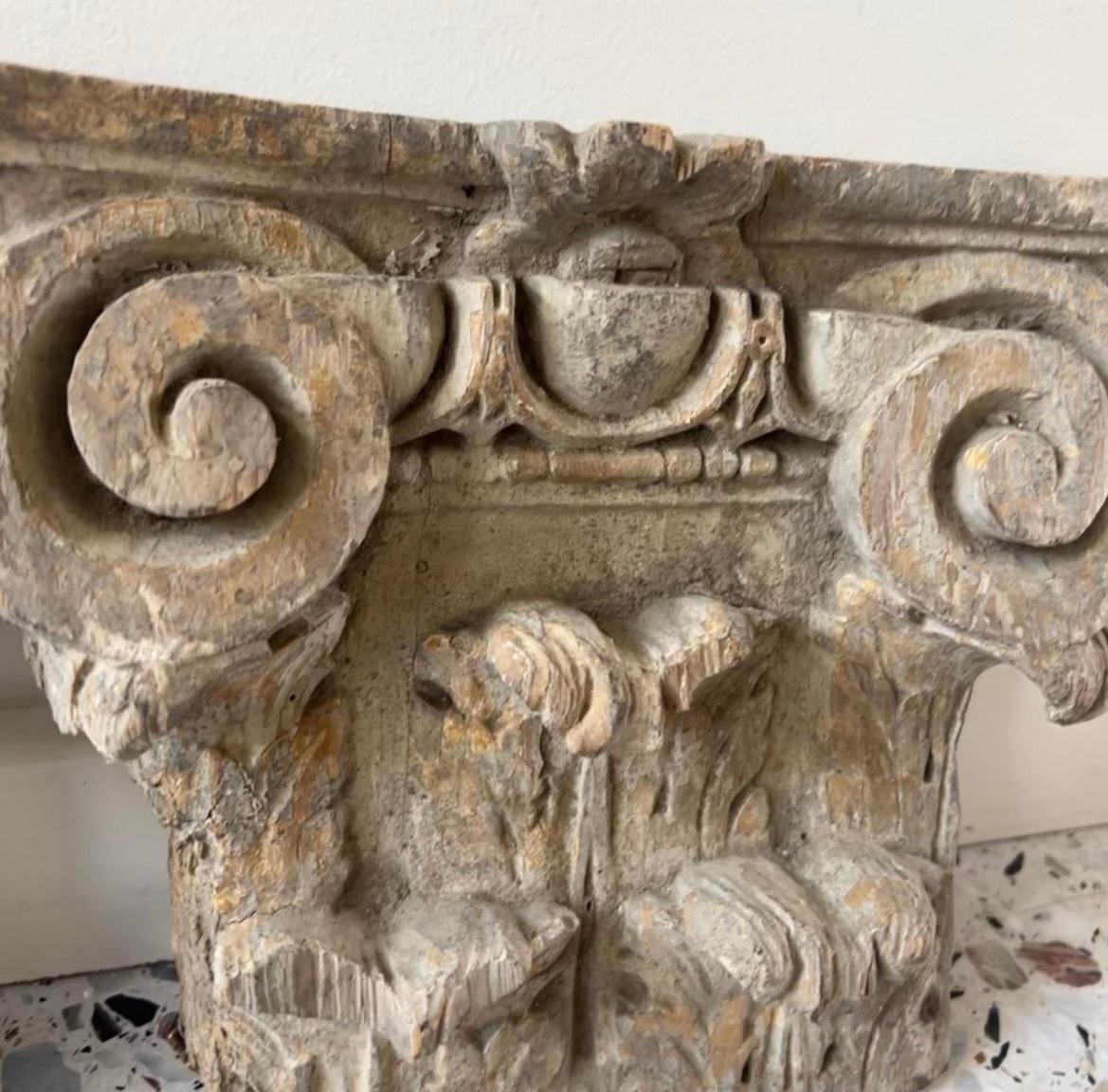 Wood Pair of Corinthian capitals of wooden pilasters, 17th century, France For Sale
