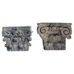 Paire de chapiteaux corinthiens de pilastres en bois, 17ème siècle, France
