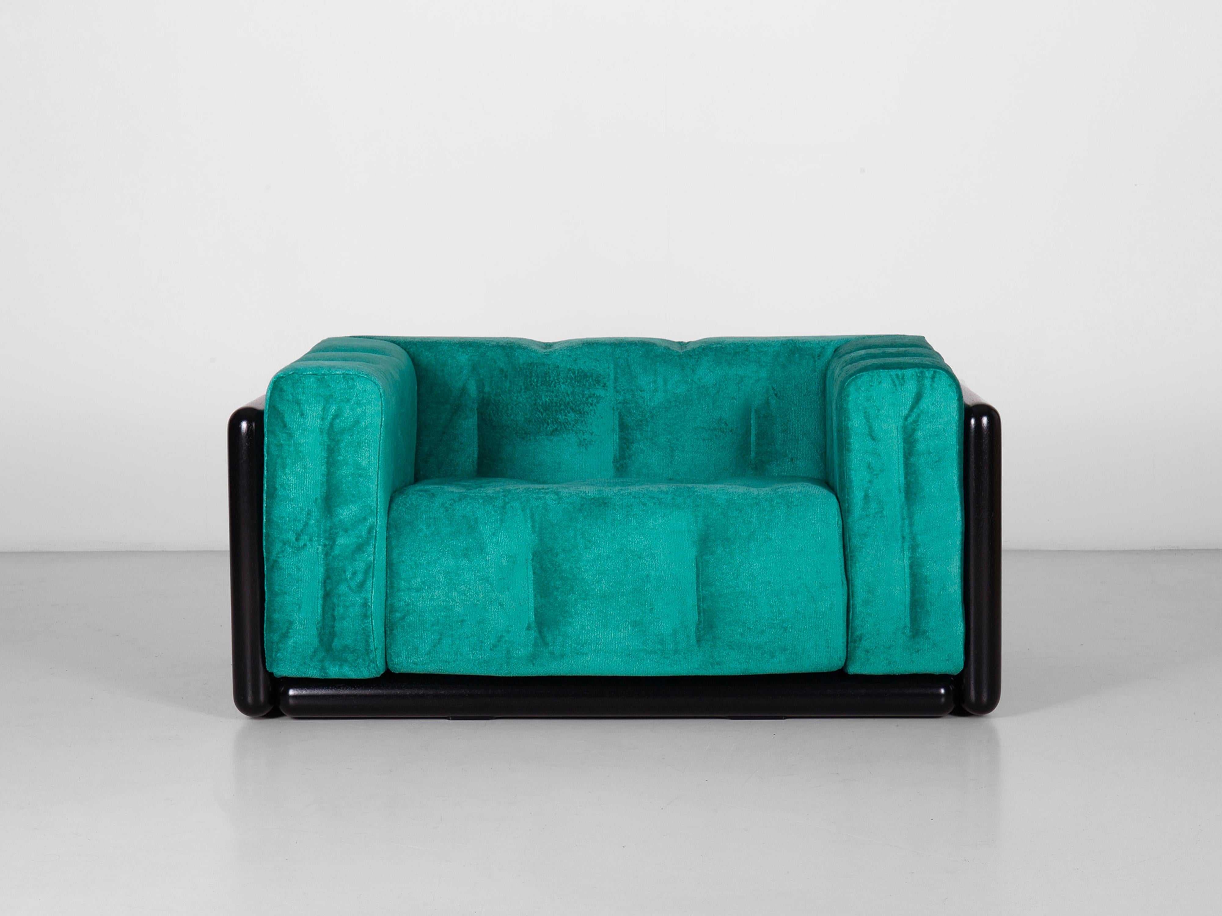 Italian Pair of Cornaro 140 Armchairs by Carlo Scarpa in Green Chenille Velvet For Sale
