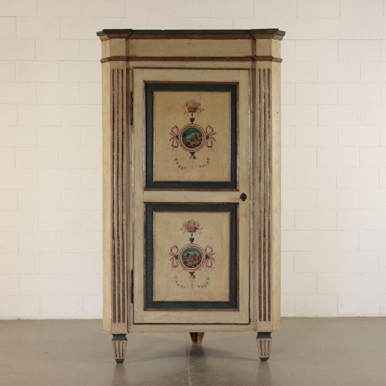 Pair of Corner Cabinets Poplar Piacenza Italy 18th Century In Fair Condition For Sale In Milano, IT
