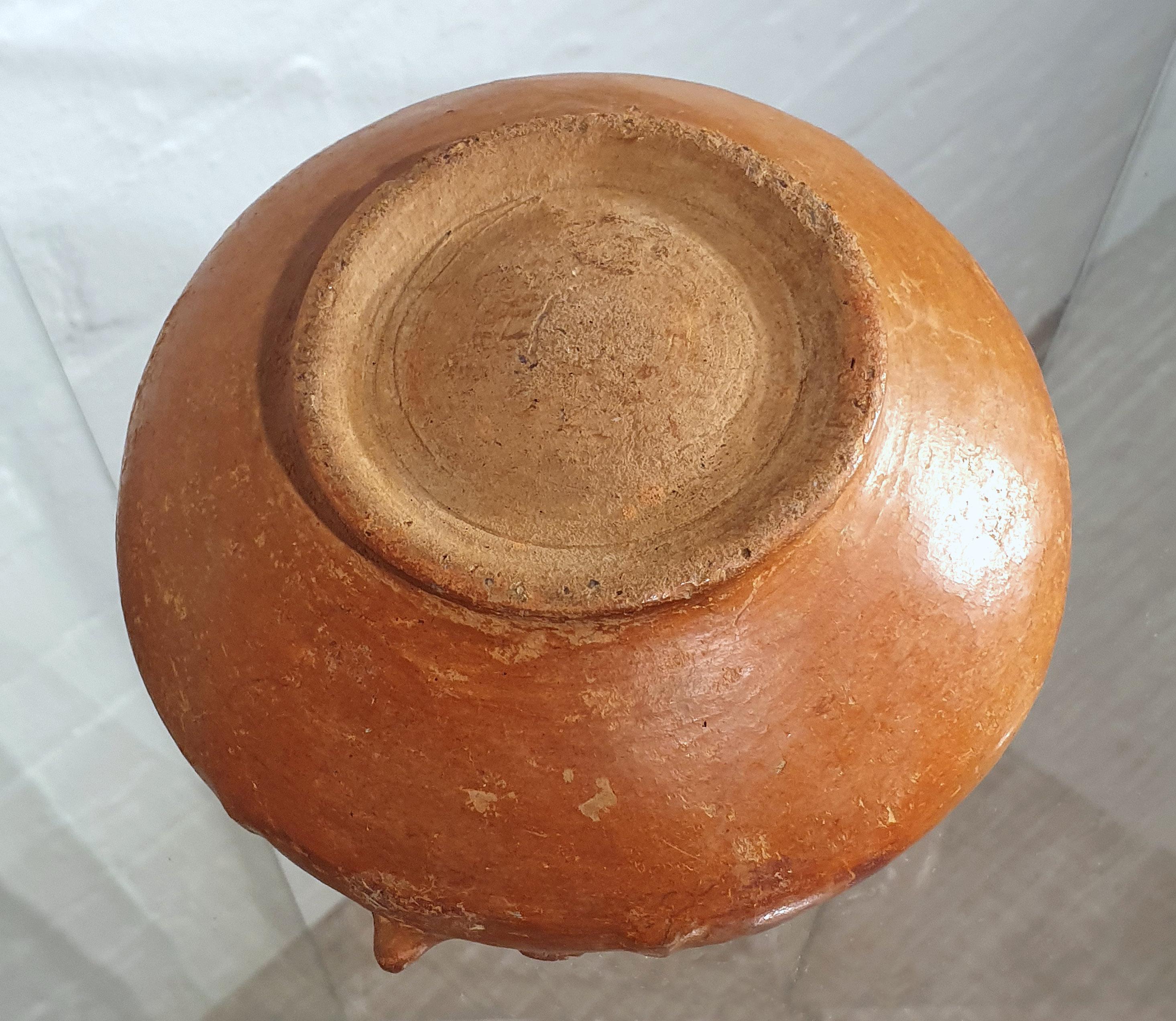 Pair of Costa Rican Terracotta Ovoid Bowls In Good Condition For Sale In London, GB
