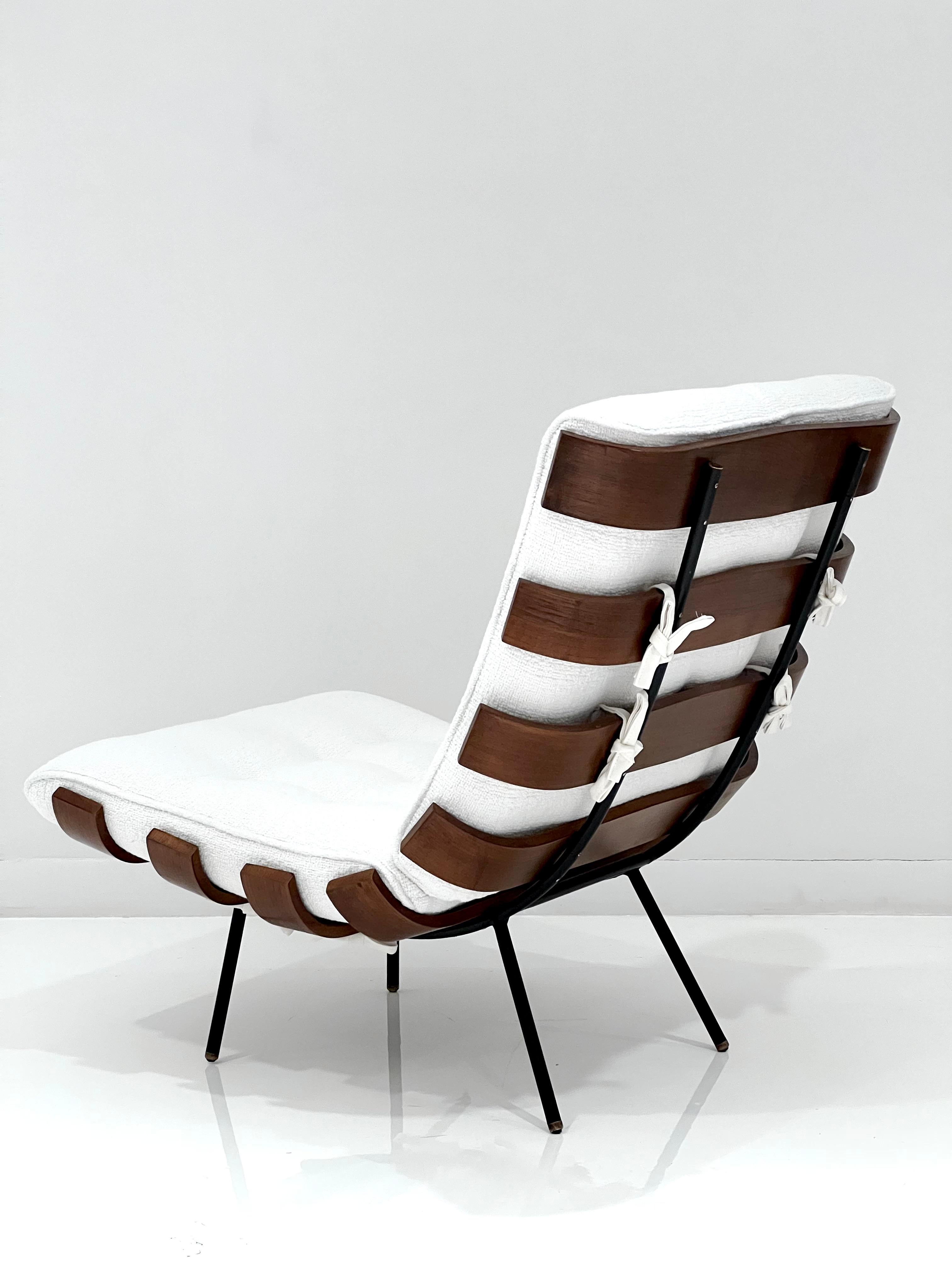 Brésilien Paire de chaises « Costela » de Hauner et Eisler en vente