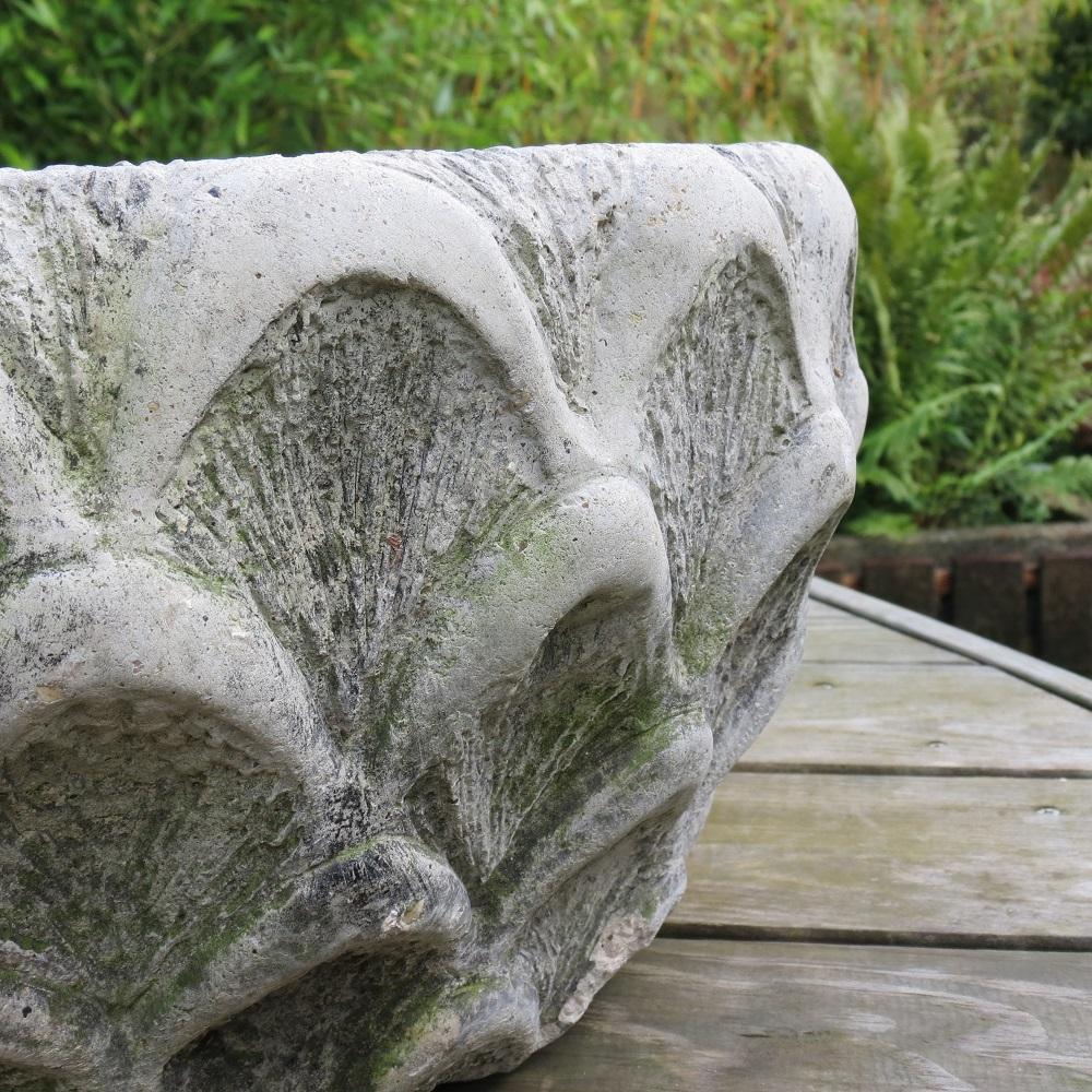 Pair of Cotstone Solid Concrete Decorative Garden Planters In Good Condition In Stow on the Wold, GB