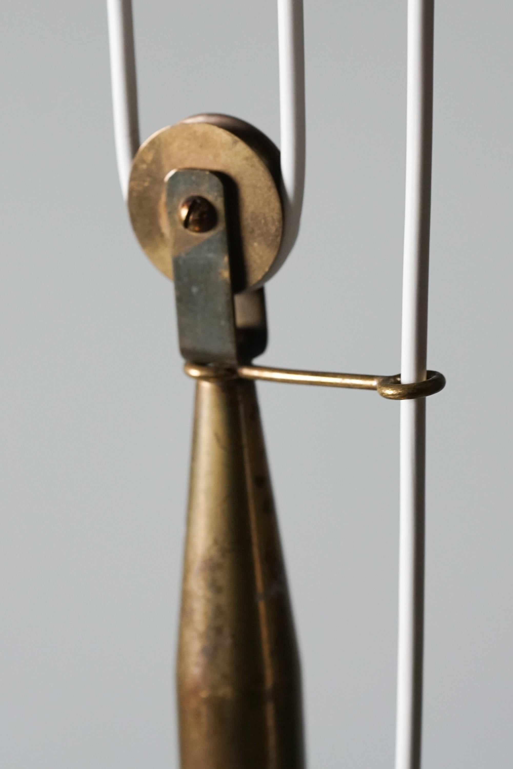 Coppia di pendenti in ottone a contrappeso di Itsu Oy, anni '50 in vendita 1