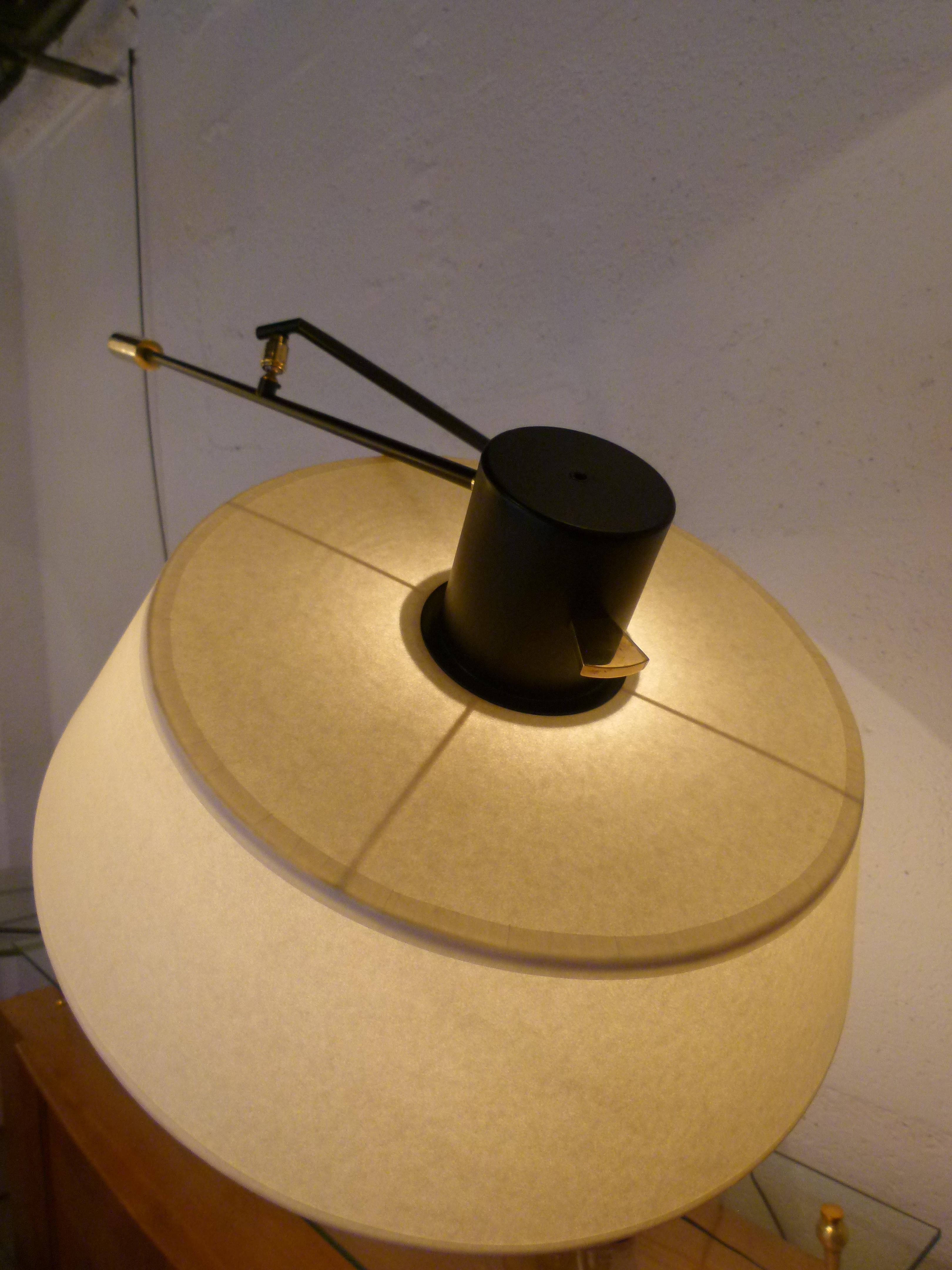 Paire d'appliques à contrepoids, Maison Lunel circa 1950 en vente 2