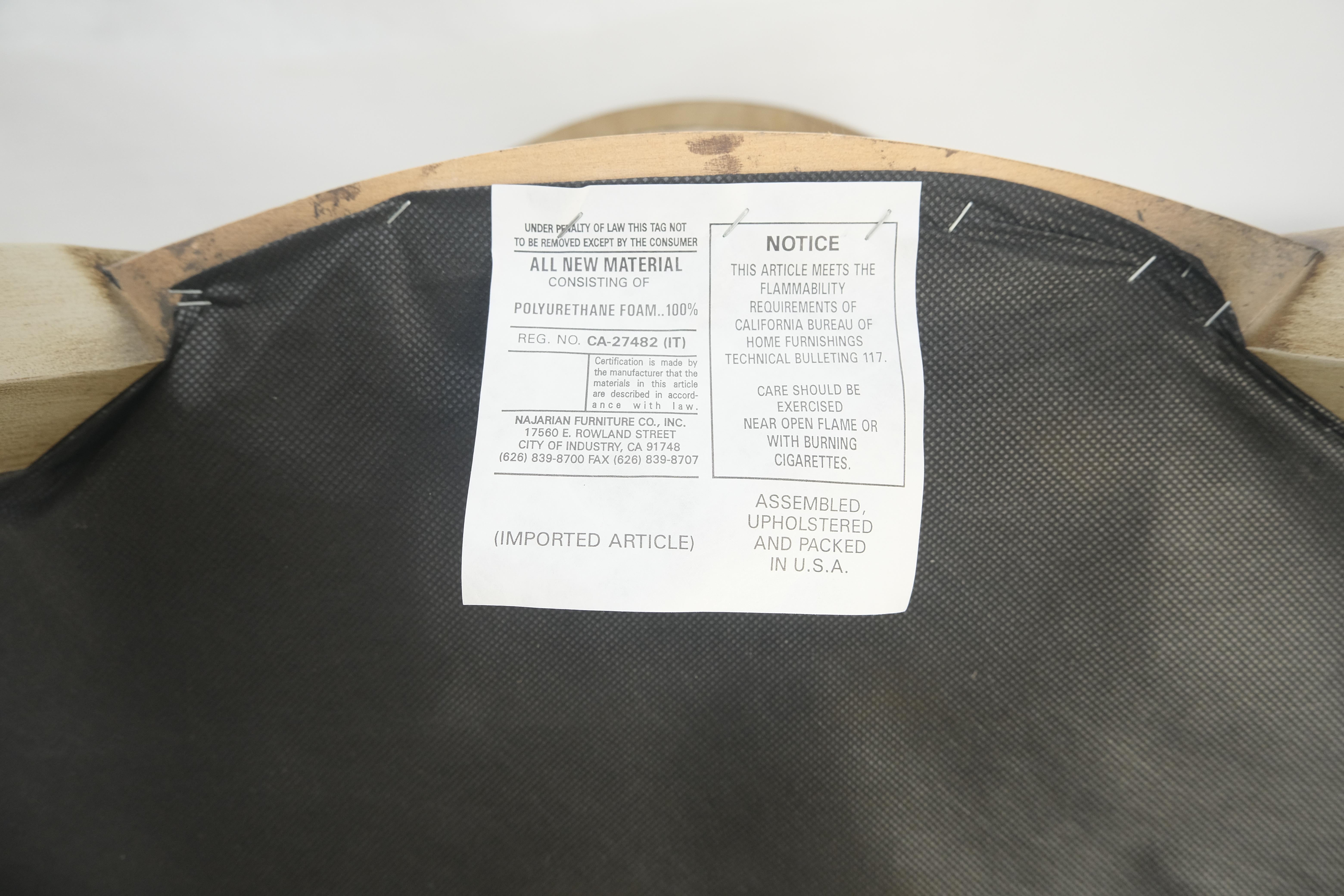 Paire de fauteuils d'appoint de style rustique français, beige, pour le feu MINT en vente 8