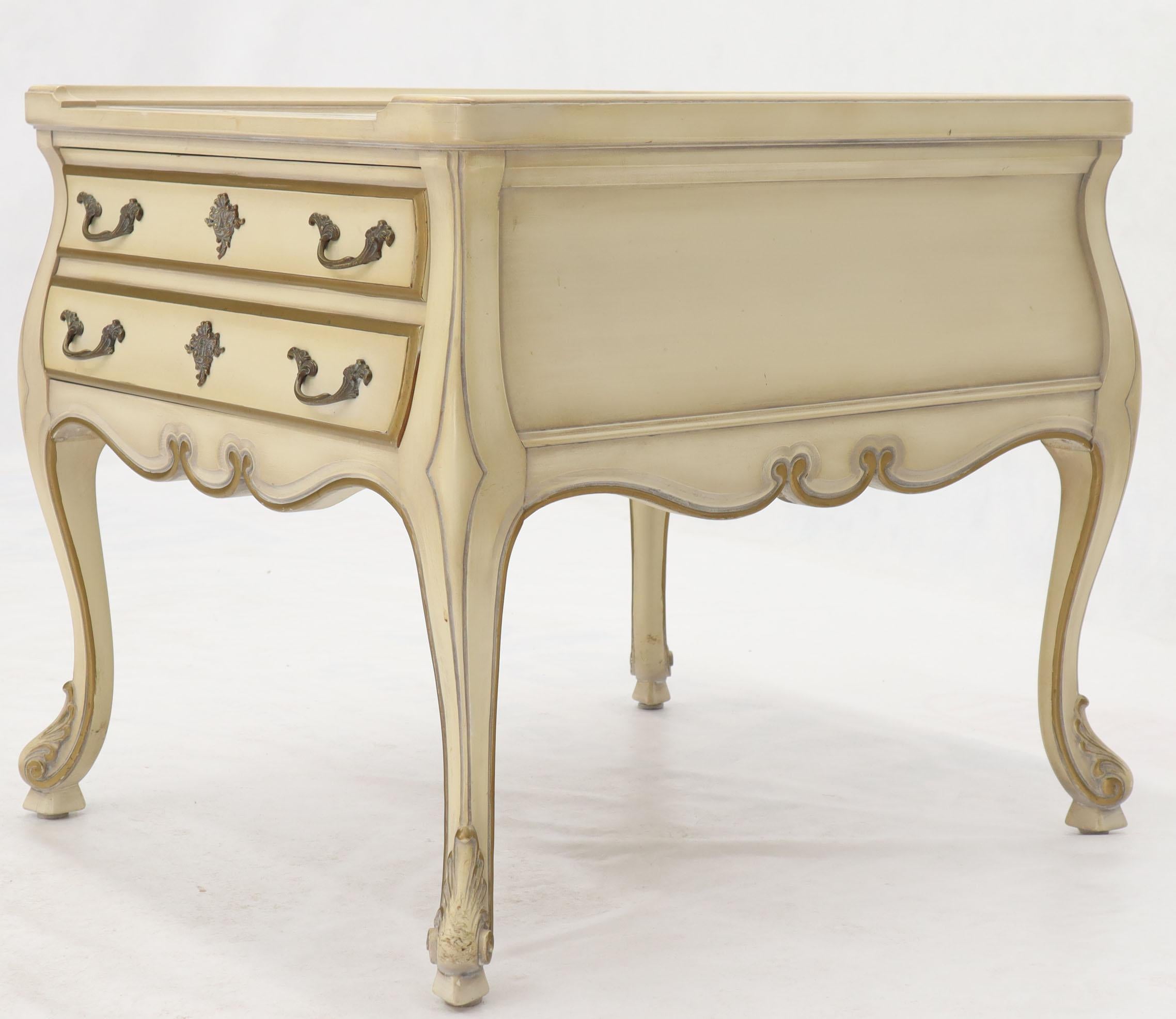 20ième siècle Paire de tables d'appoint provinciales françaises de style campagnard avec plateau en marbre en vente
