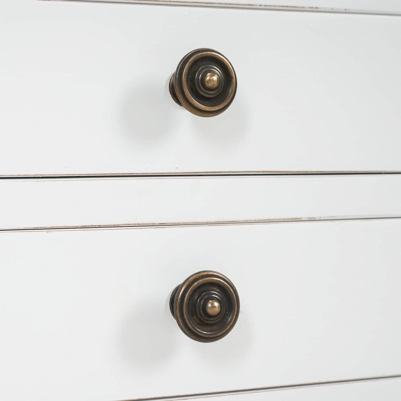 Paire de tables d'appoint de style campagnard blanc en vente 1