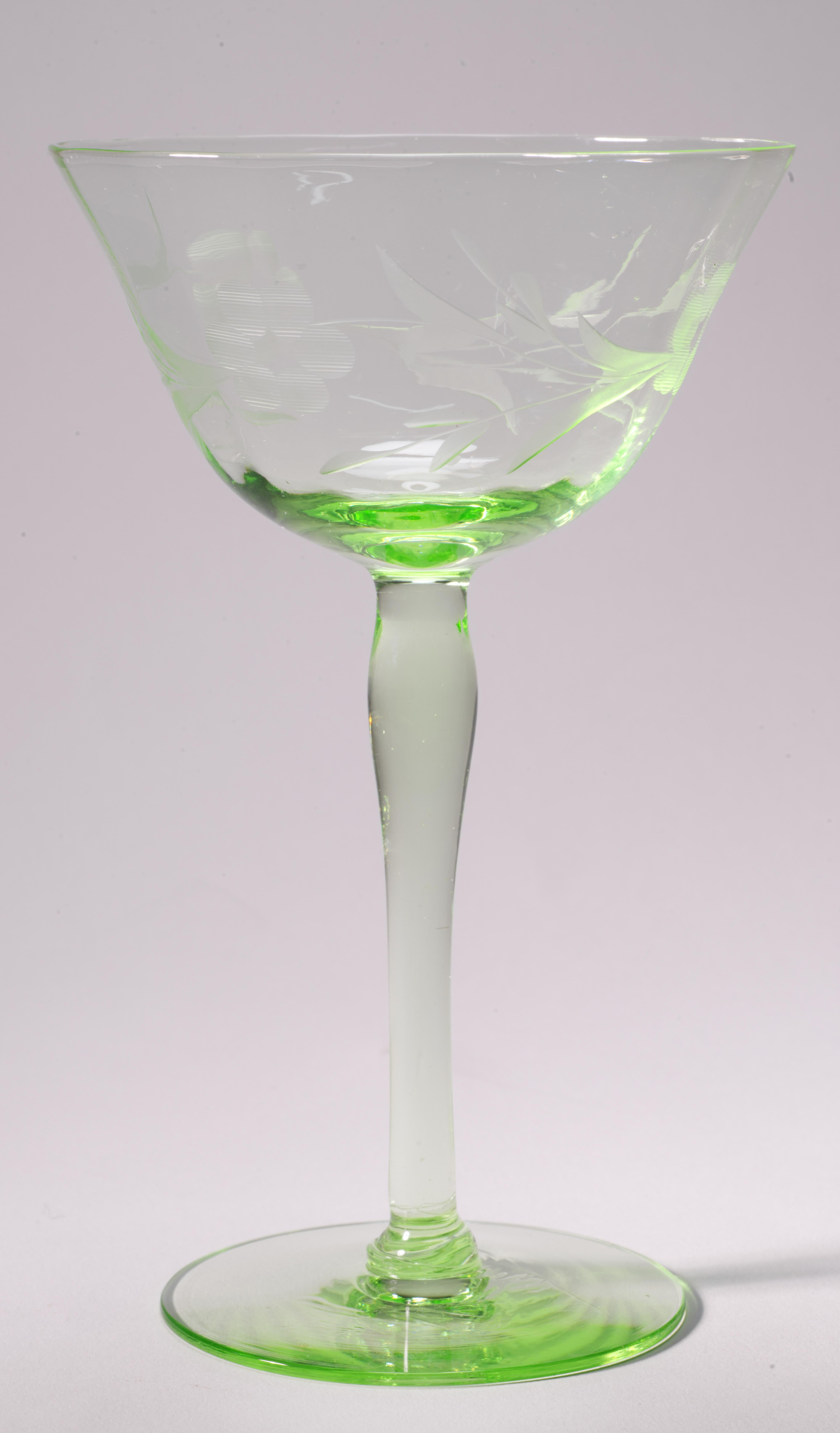 Pair of Coupe Etched Glasses, Uranium Green Glass Glow in UV Light In Good Condition In Clifton Springs, NY