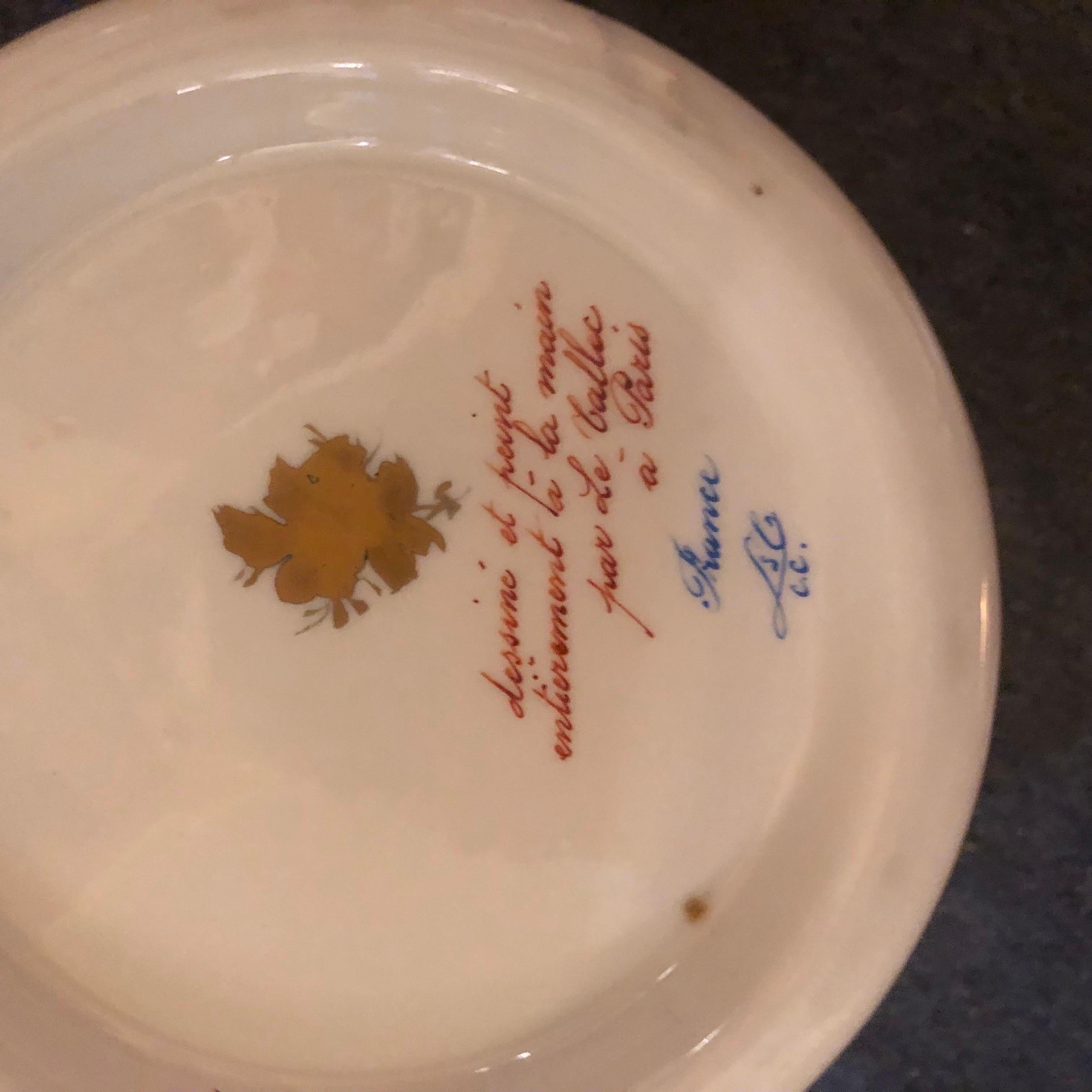 Pareja de tarros de boticario con tapa hechos y pintados por Camille Le Tallec de París en venta 6