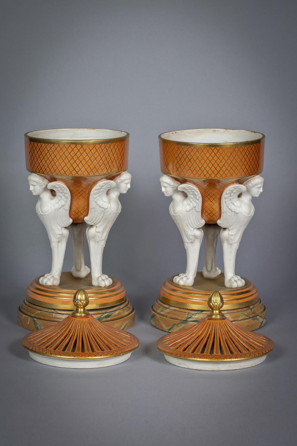 Pair of Covered Porcelain and Bisquit Figural Potpourri Urns, circa 1820 In Good Condition For Sale In New York, NY
