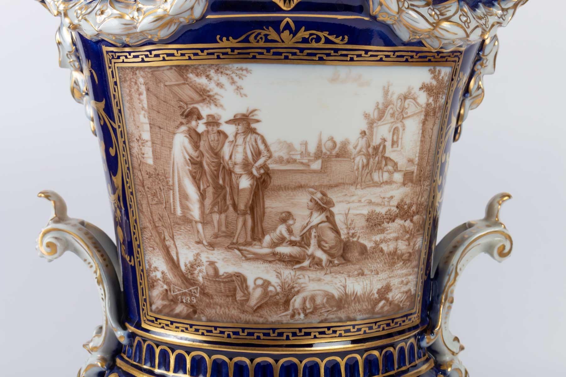 Pair of covered porcelain vases with a beautiful central decoration of a grisaille, royal blue and gilding, 19th century, Napoleon III period.

Measures: H 52 cm, D 26 cm.