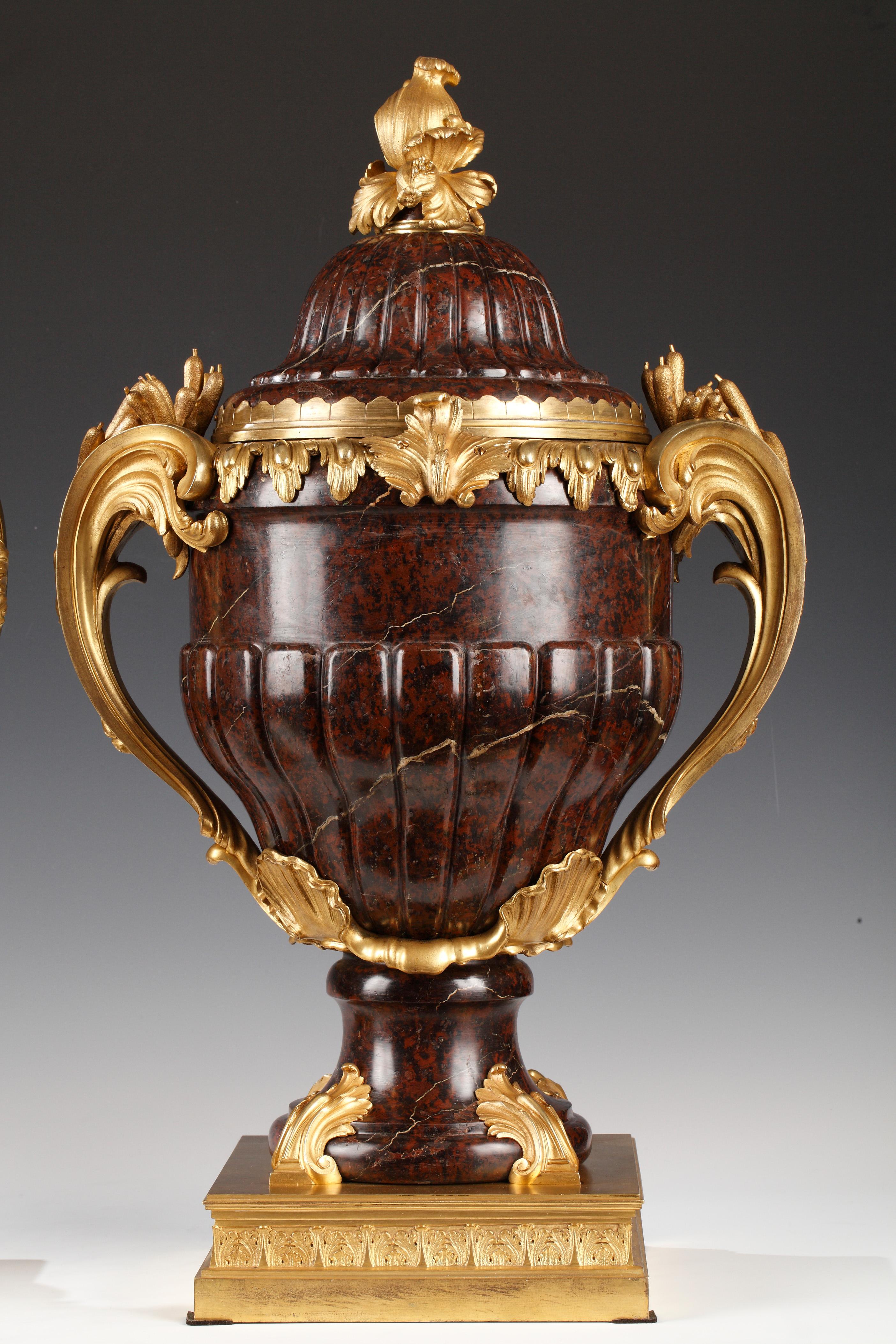 Doré Paire de vases couverts attribués à la Maison Lexcellent, France, vers 1890 en vente