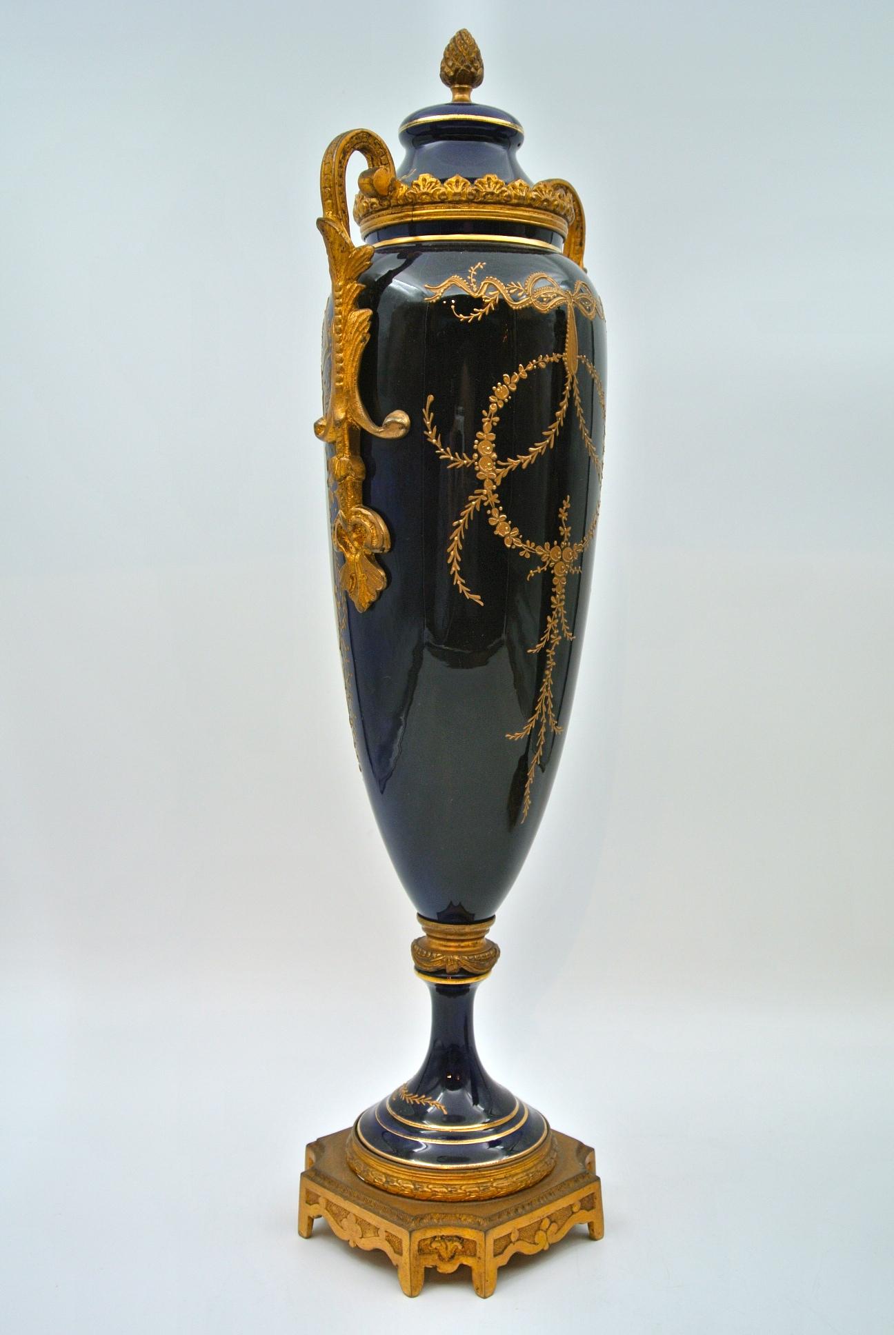 Pair of Covered Vases in Sèvres Porcelain 2