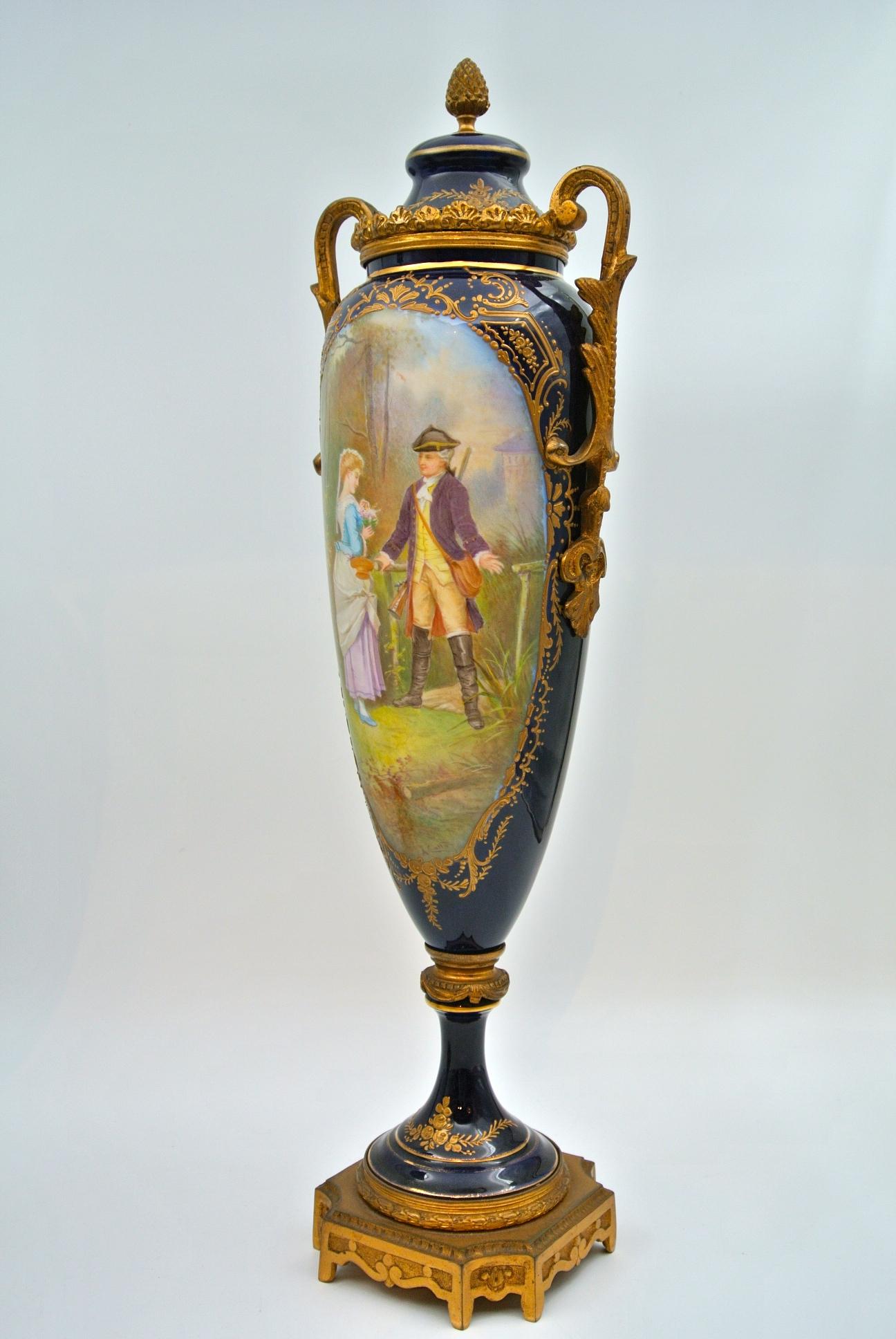 Pair of Covered Vases in Sèvres Porcelain 7