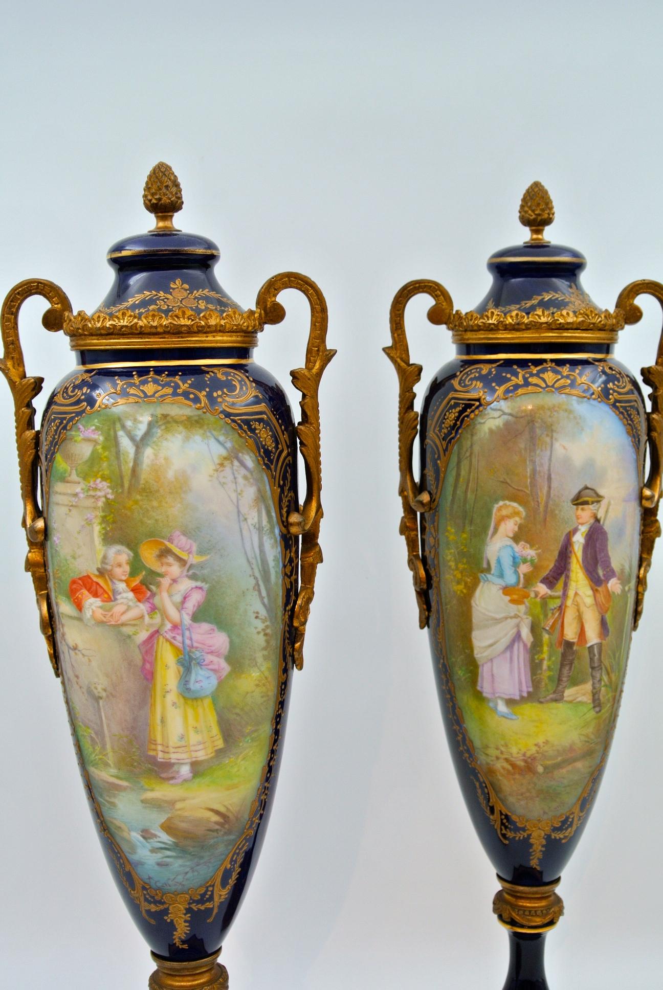 Pair of covered vases in Sèvres Porcelain and gilt bronze, Napoleon III period, 19th century.
Measures: H 50 cm, W 16 cm, D 13 cm.