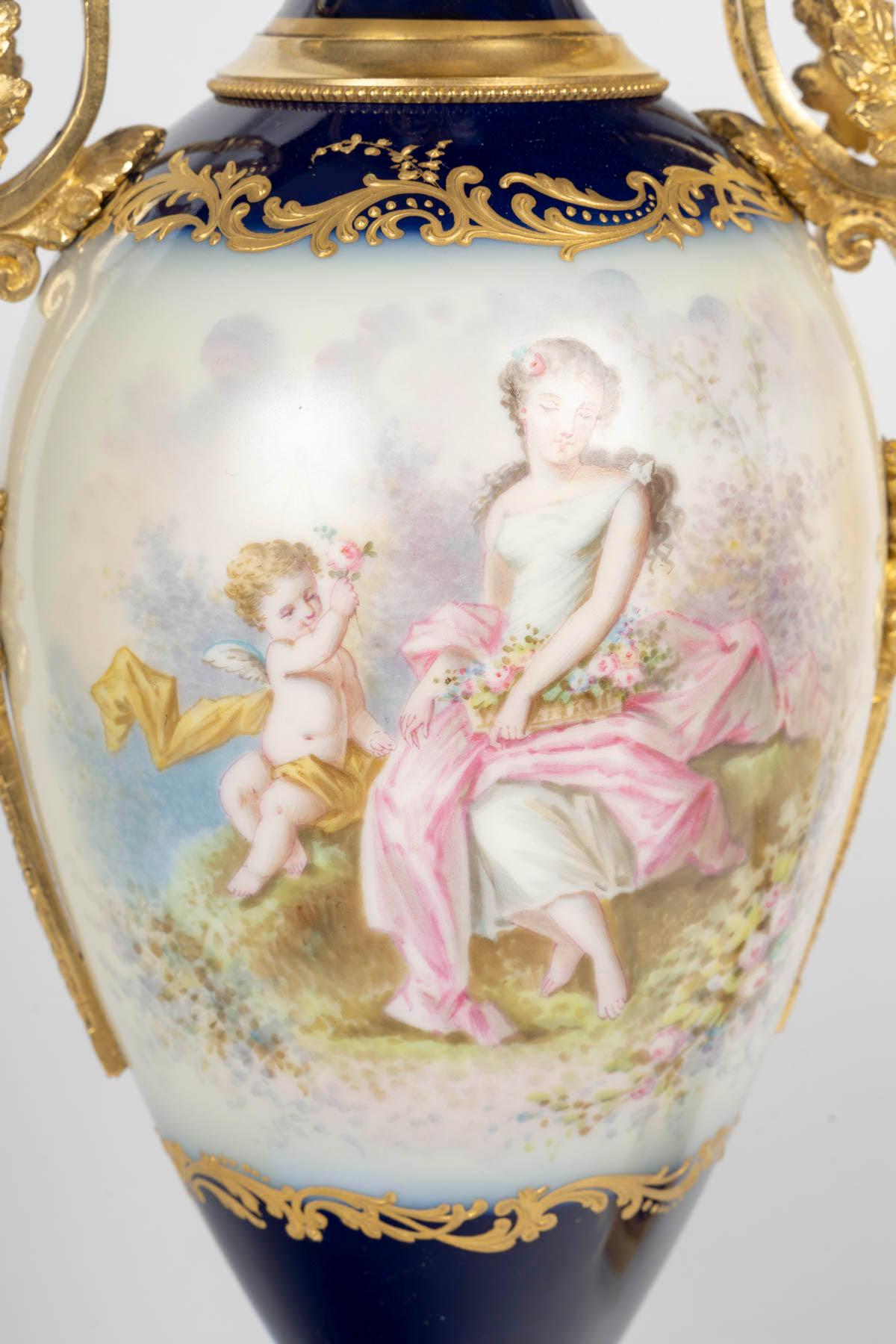 Pair of Covered Vases in Sèvres Porcelain, Napoleon III Period, 19th Century. For Sale 1