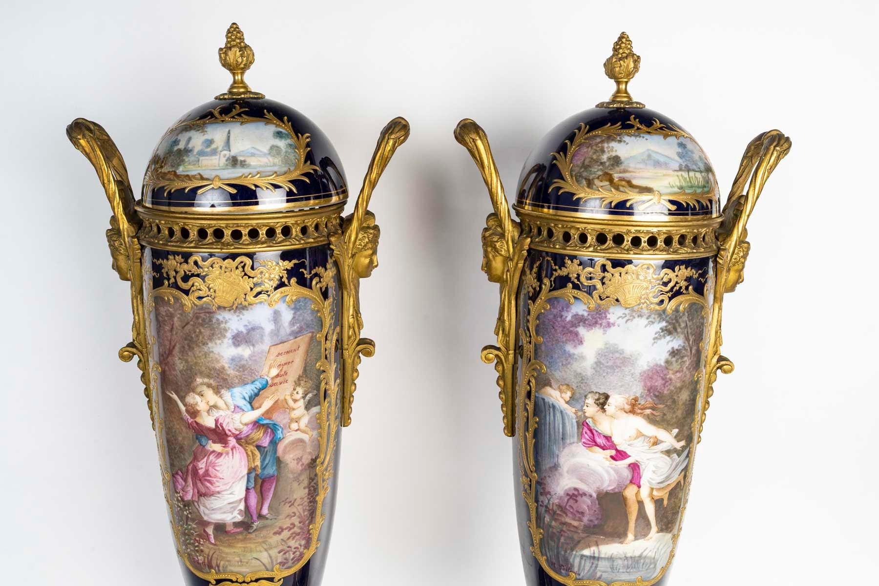 Pareja de jarrones cubiertos de porcelana de Sèvres, época de Napoleón III, S. XIX. siglo XIX en venta