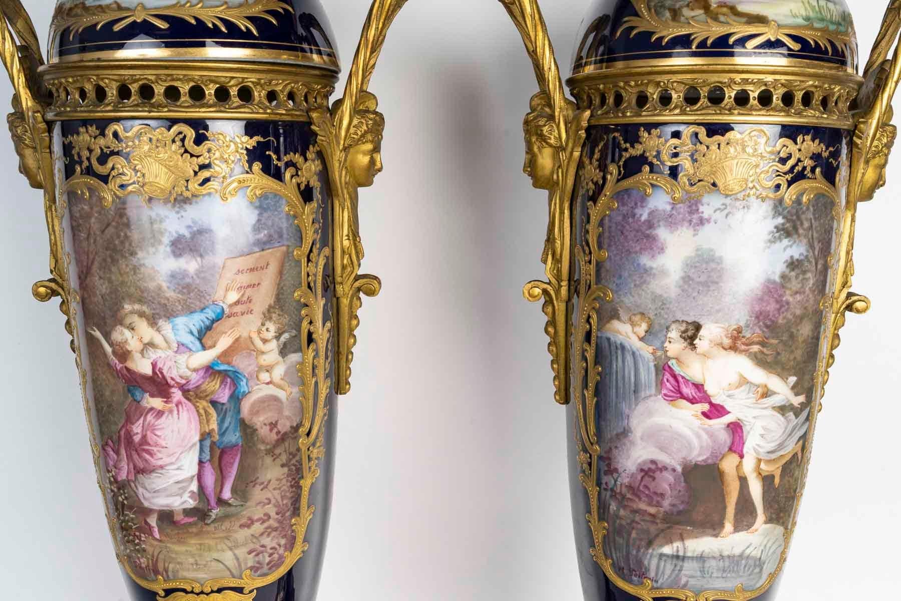 Pareja de jarrones cubiertos de porcelana de Sèvres, época de Napoleón III, S. XIX. Porcelana en venta