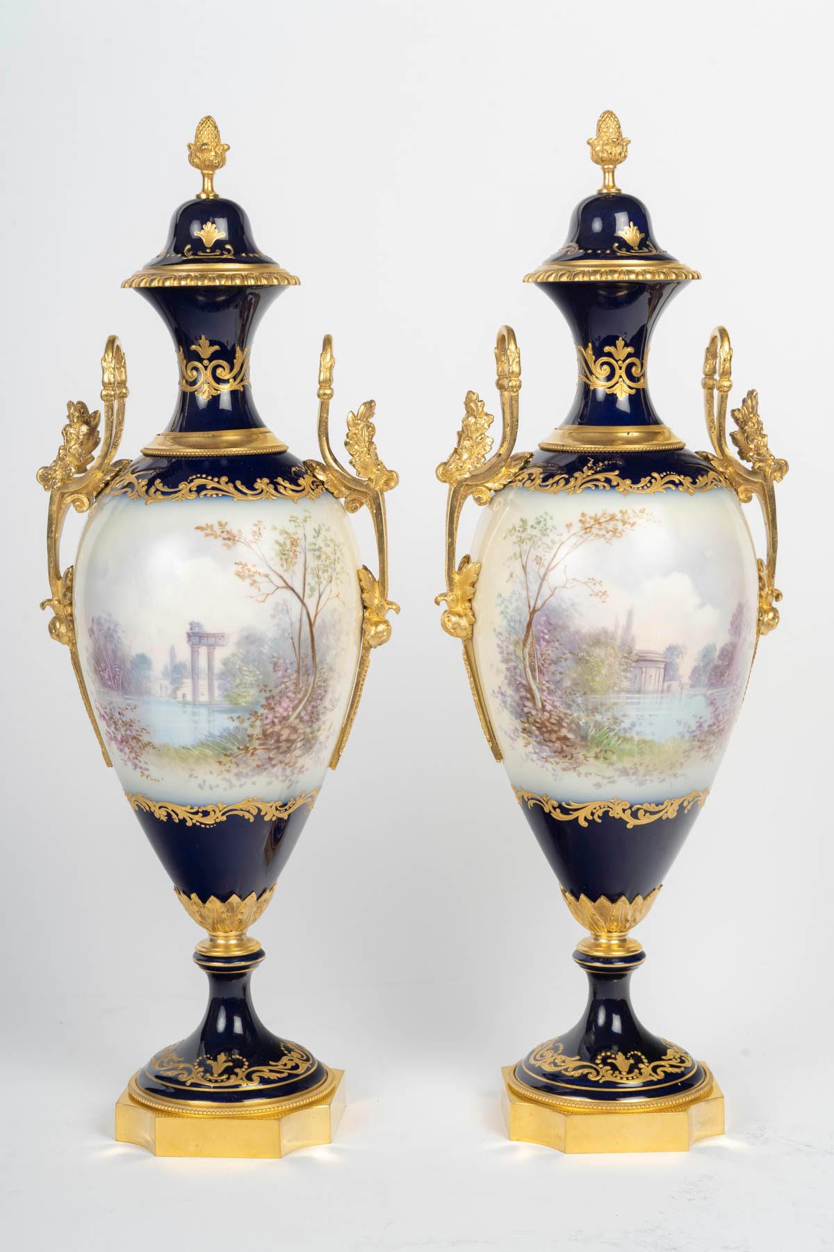Pair of Covered Vases in Sèvres Porcelain, Napoleon III Period, 19th Century. For Sale 4