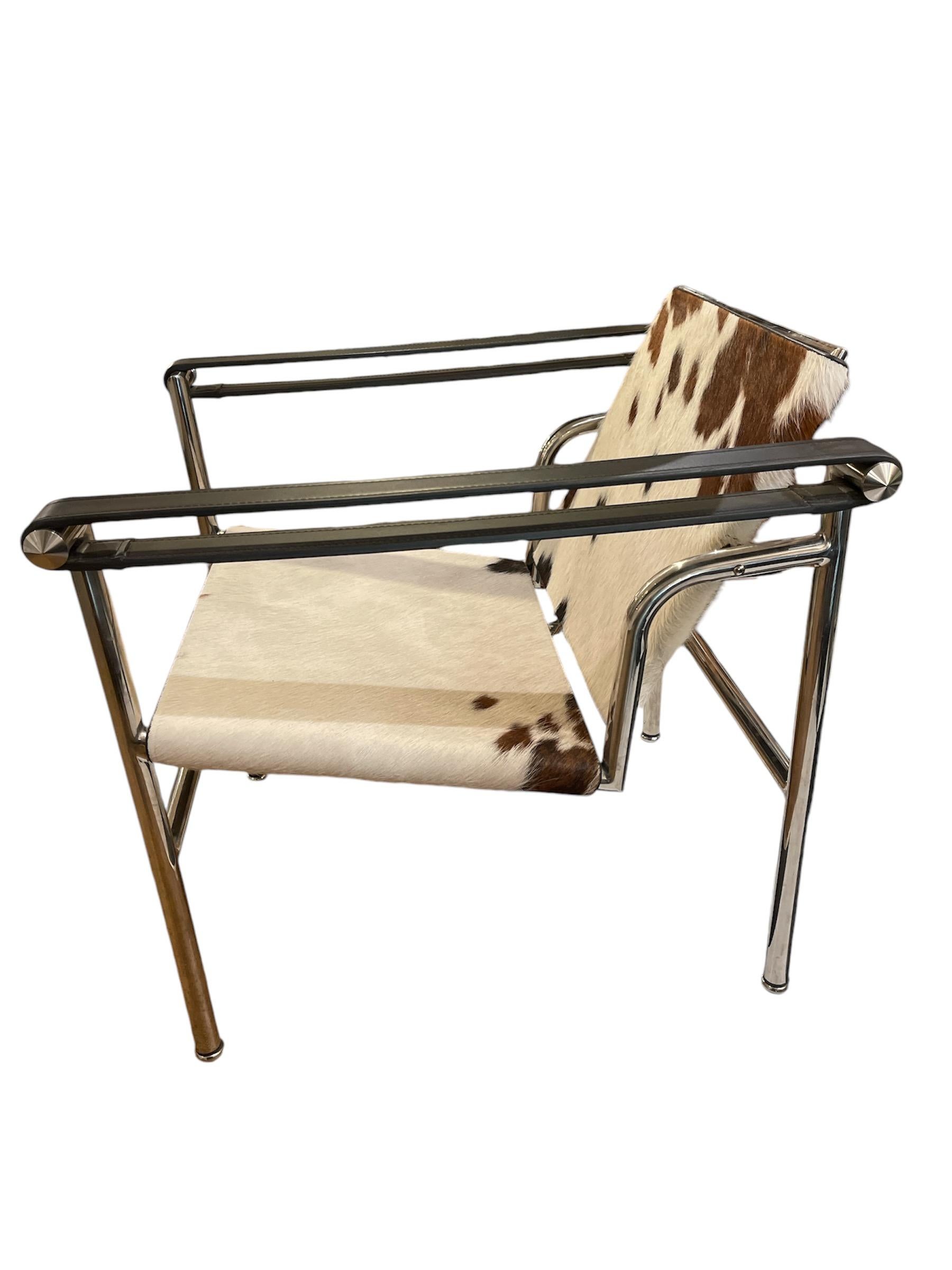 Pair Of Cow Hide Armchair With Tilting Back By Le Corbusier In Excellent Condition In Pasadena, CA