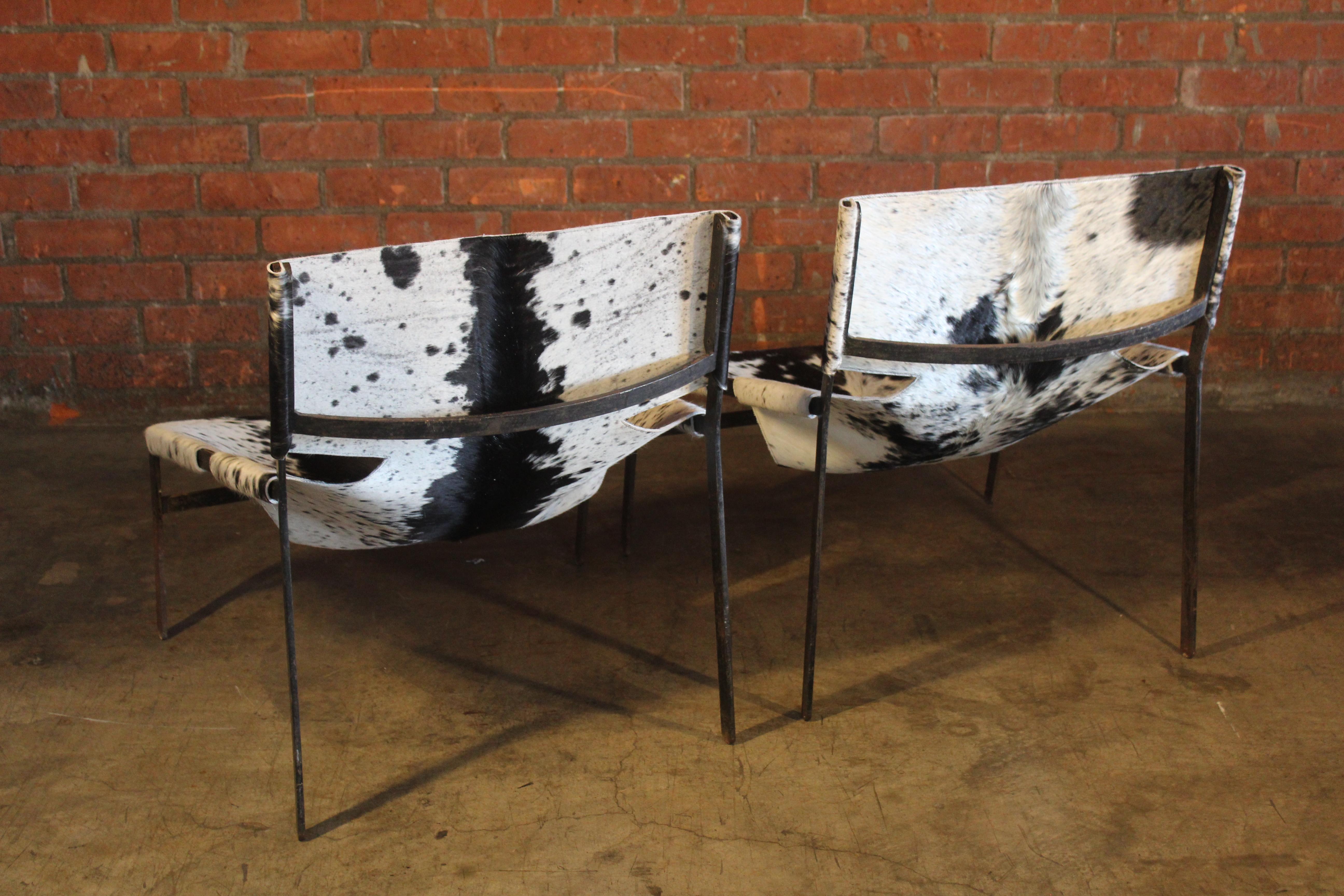 Pair of Cowhide and Iron Sling Chairs, Netherlands, 1960s For Sale 7