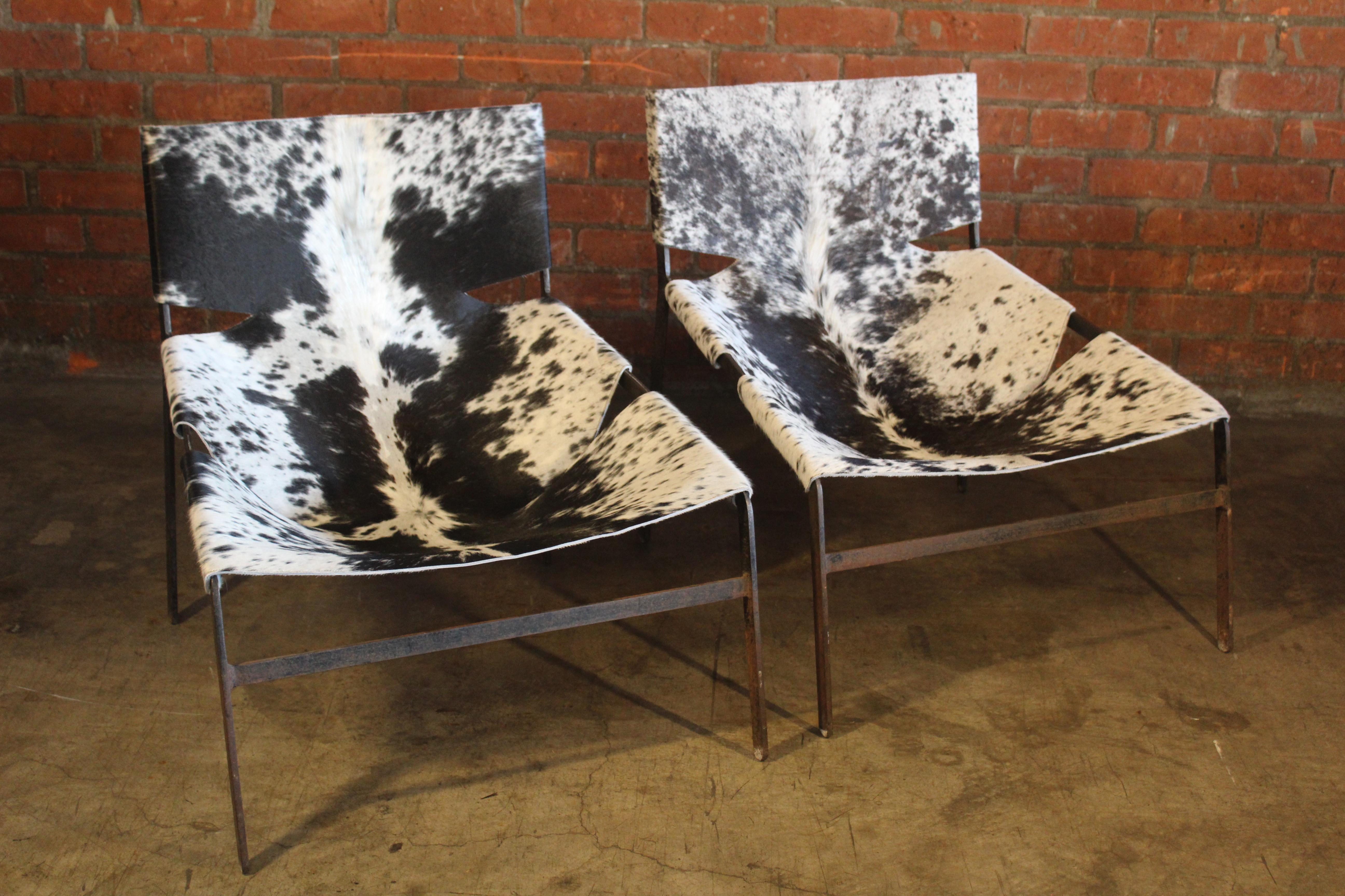 Mid-Century Modern Pair of Cowhide and Iron Sling Chairs, Netherlands, 1960s For Sale