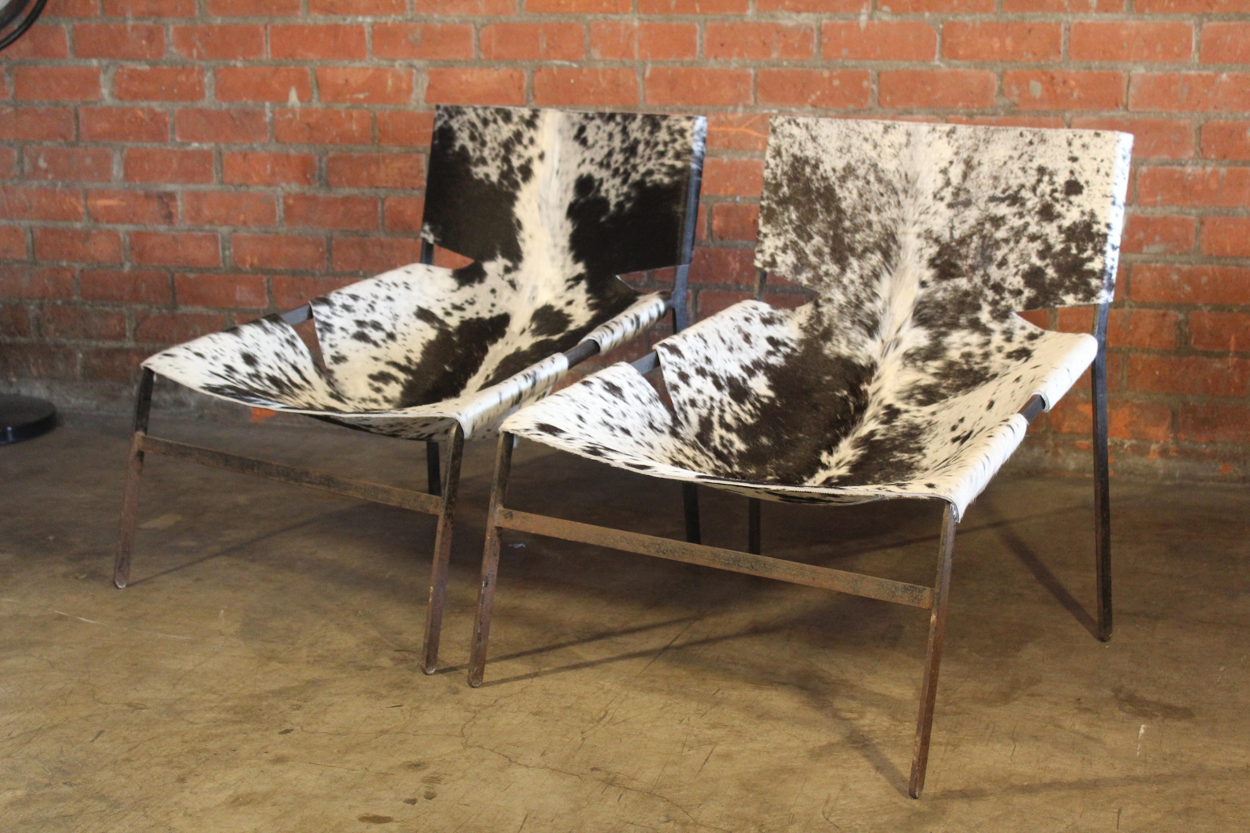 Pair of Cowhide and Iron Sling Chairs, Netherlands, 1960s For Sale 1