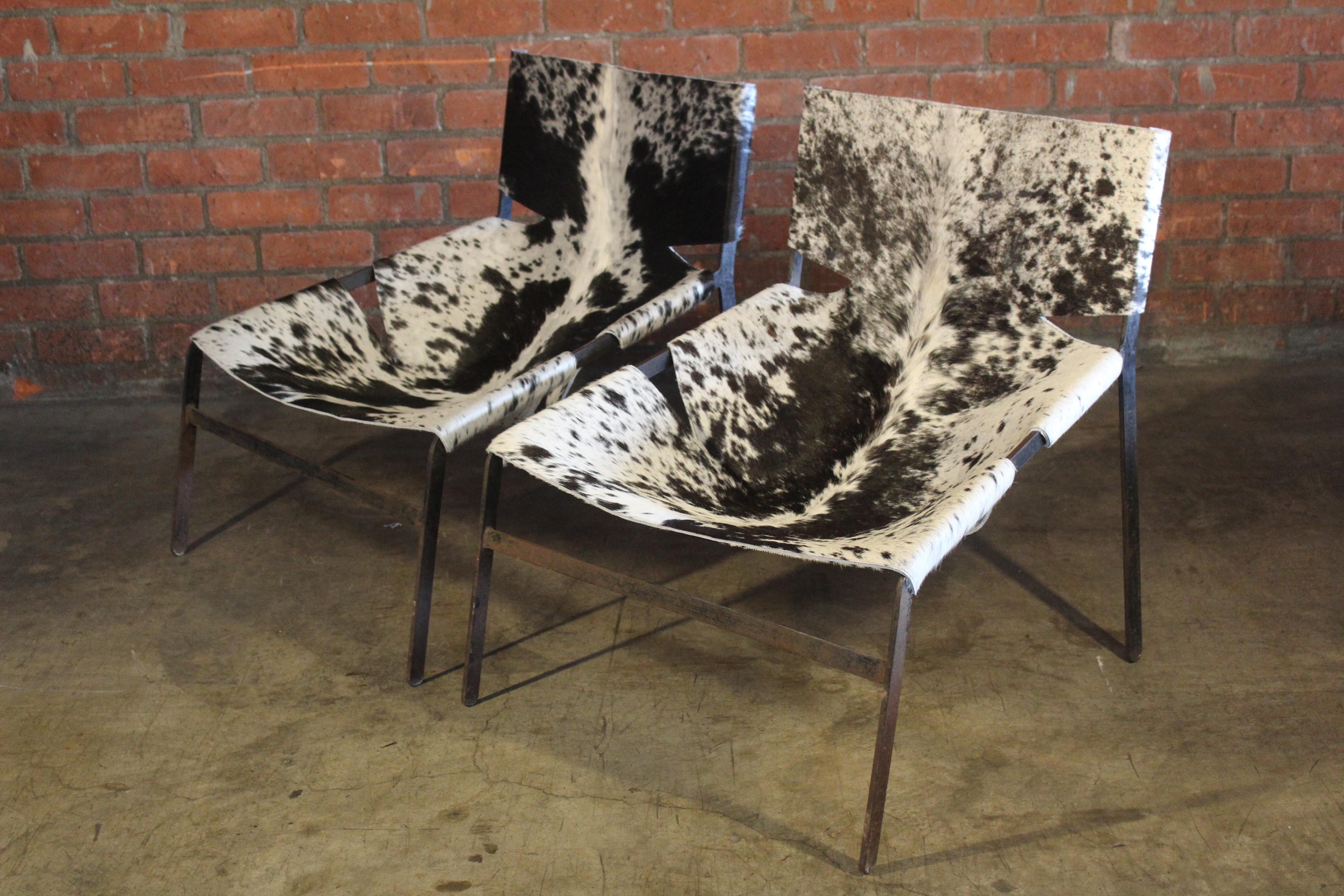Pair of Cowhide and Iron Sling Chairs, Netherlands, 1960s For Sale 2