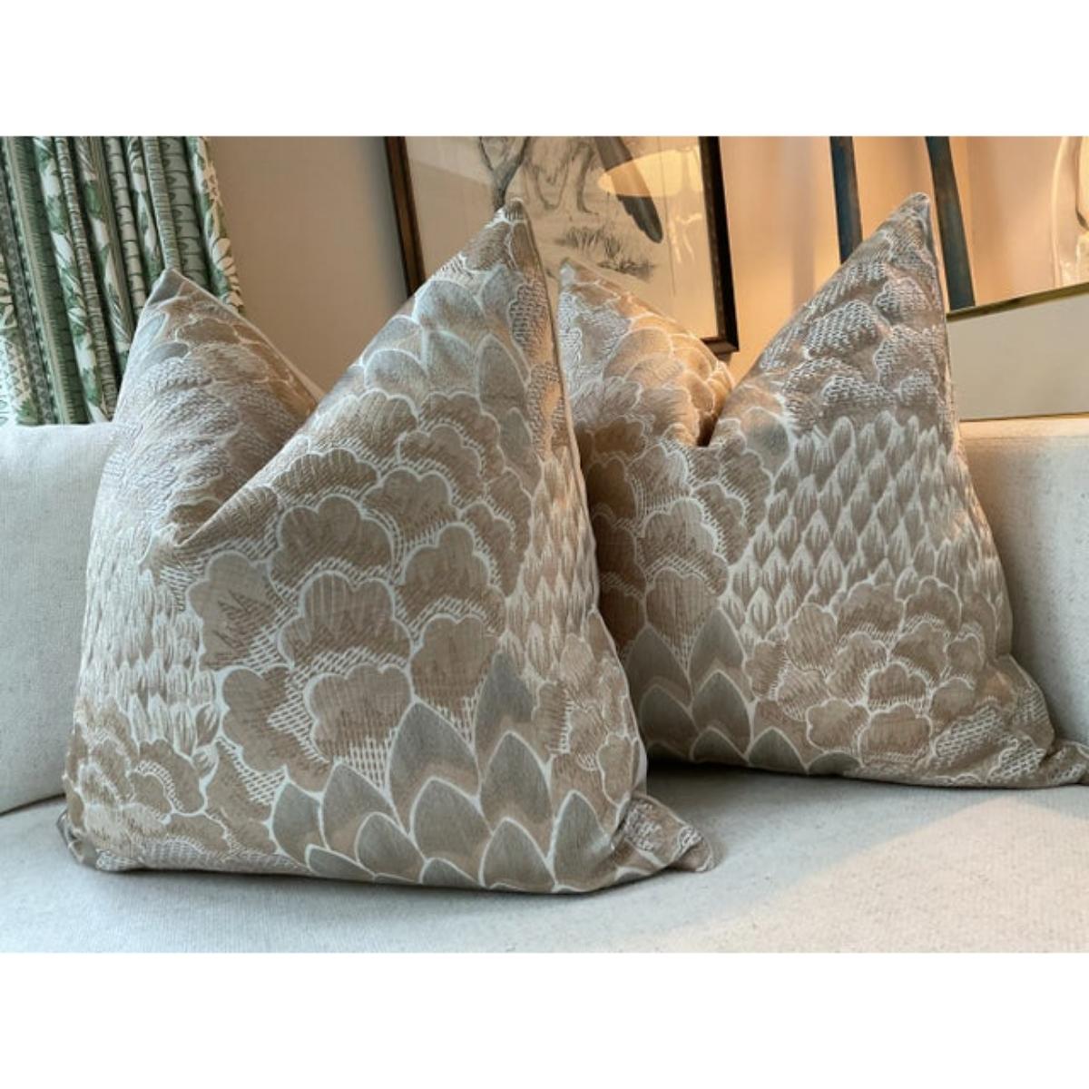 Rivestito in un ricco tessuto della famosa casa di design 