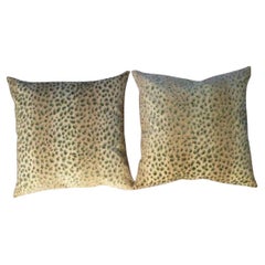 Coppia di cuscini Cowtan e Tout "Ocelot" in giada e tinta unita