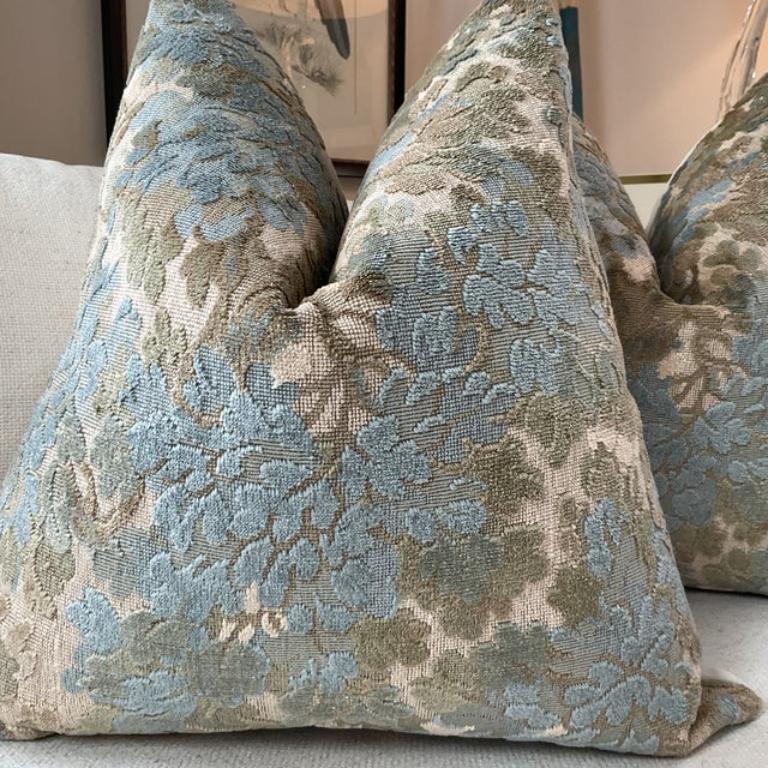 Mid-Century Modern Paire de coussins Cowtan et Tout 