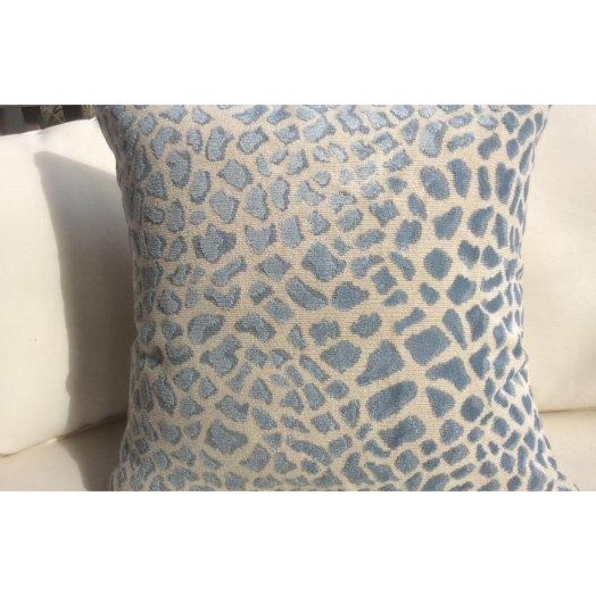 Rivestita in un ricco tessuto della famosa casa di design 