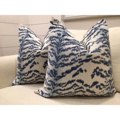 Coppia di cuscini Cowtan & Tout "Rajah" in Lapis